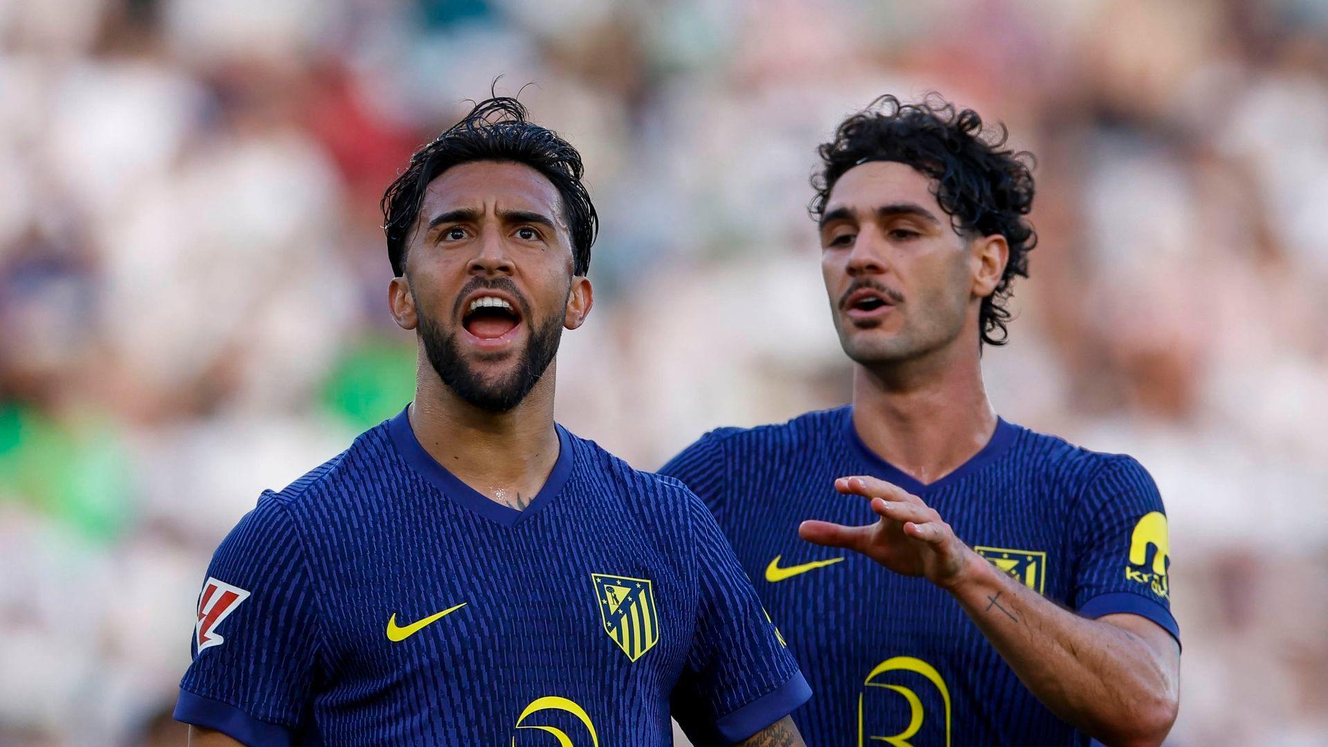 Nico González celebrando ante el Elche