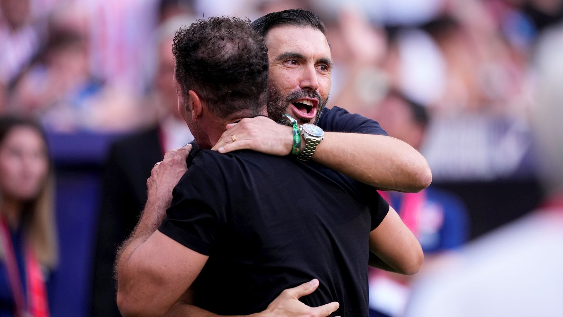 Simeone junto a Eder Sarabia