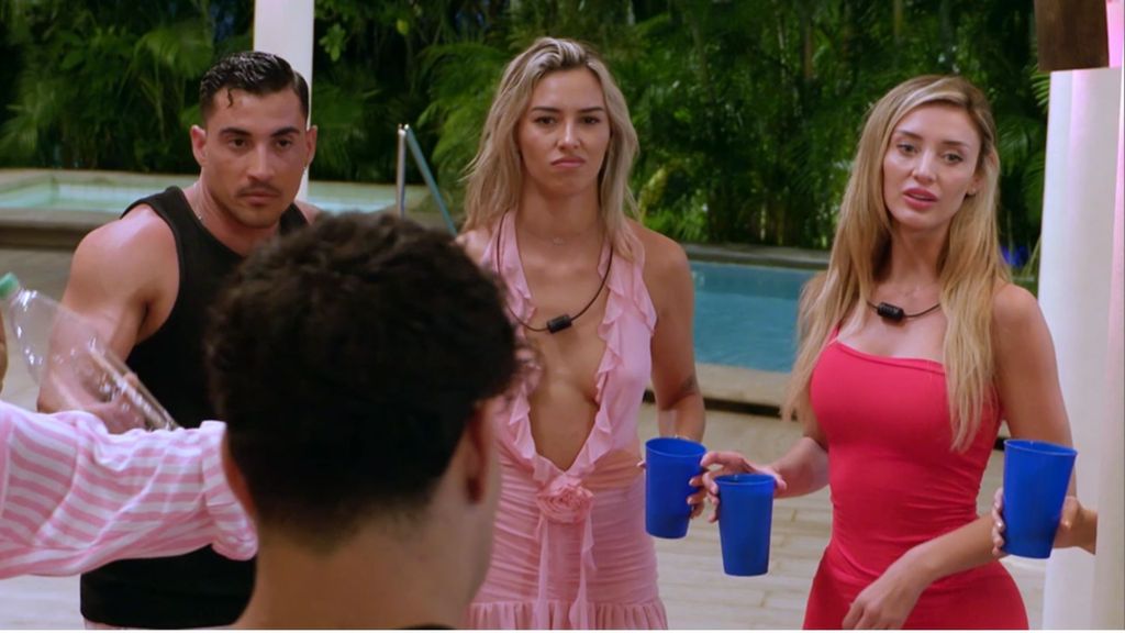 Tensión en ‘Villa deseo’ ante la actitud de algunas de las chicas con los solteros: “Es un ambiente de mierda”