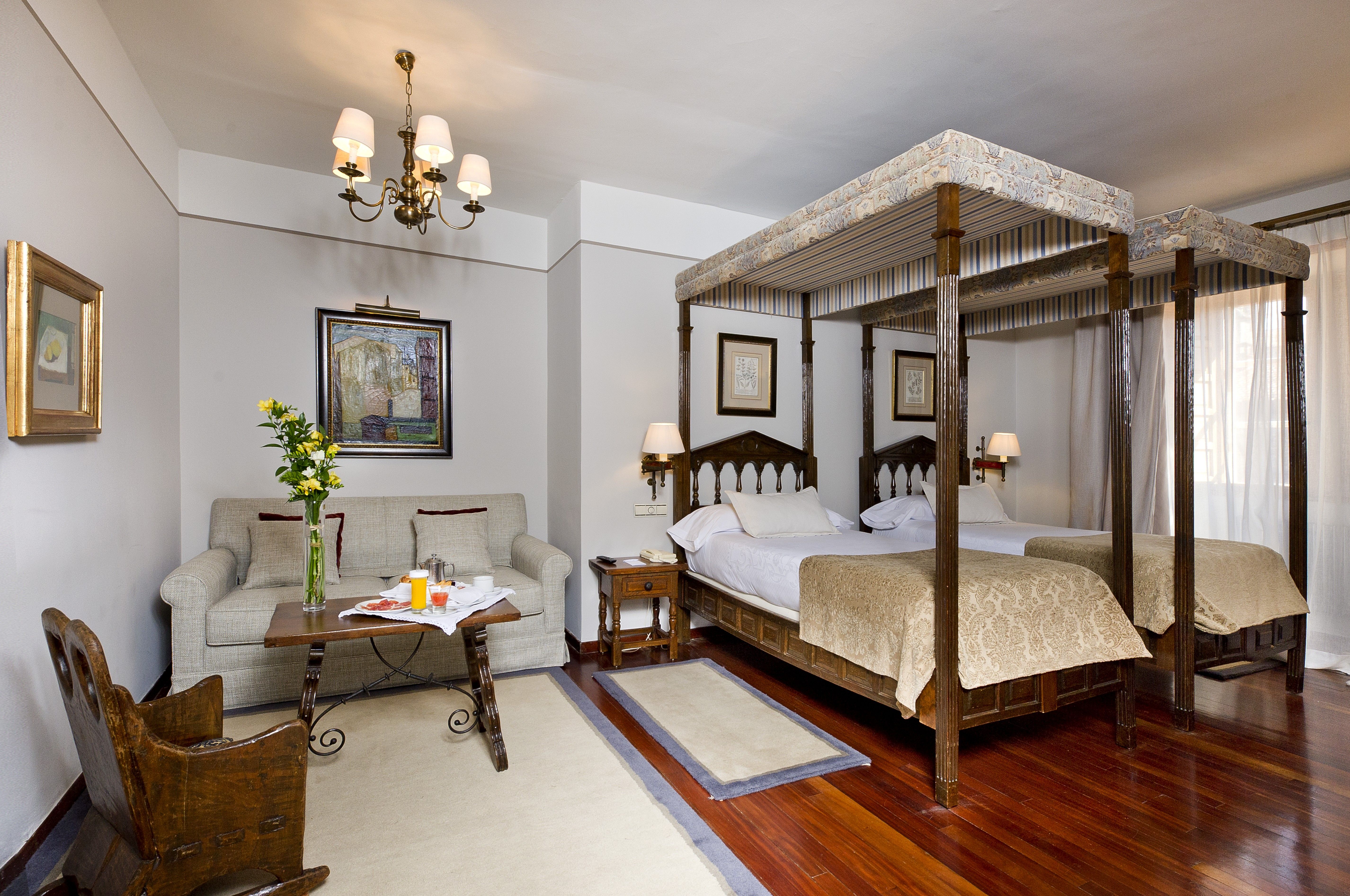 Una de las habitaciones de Parador de Santiago