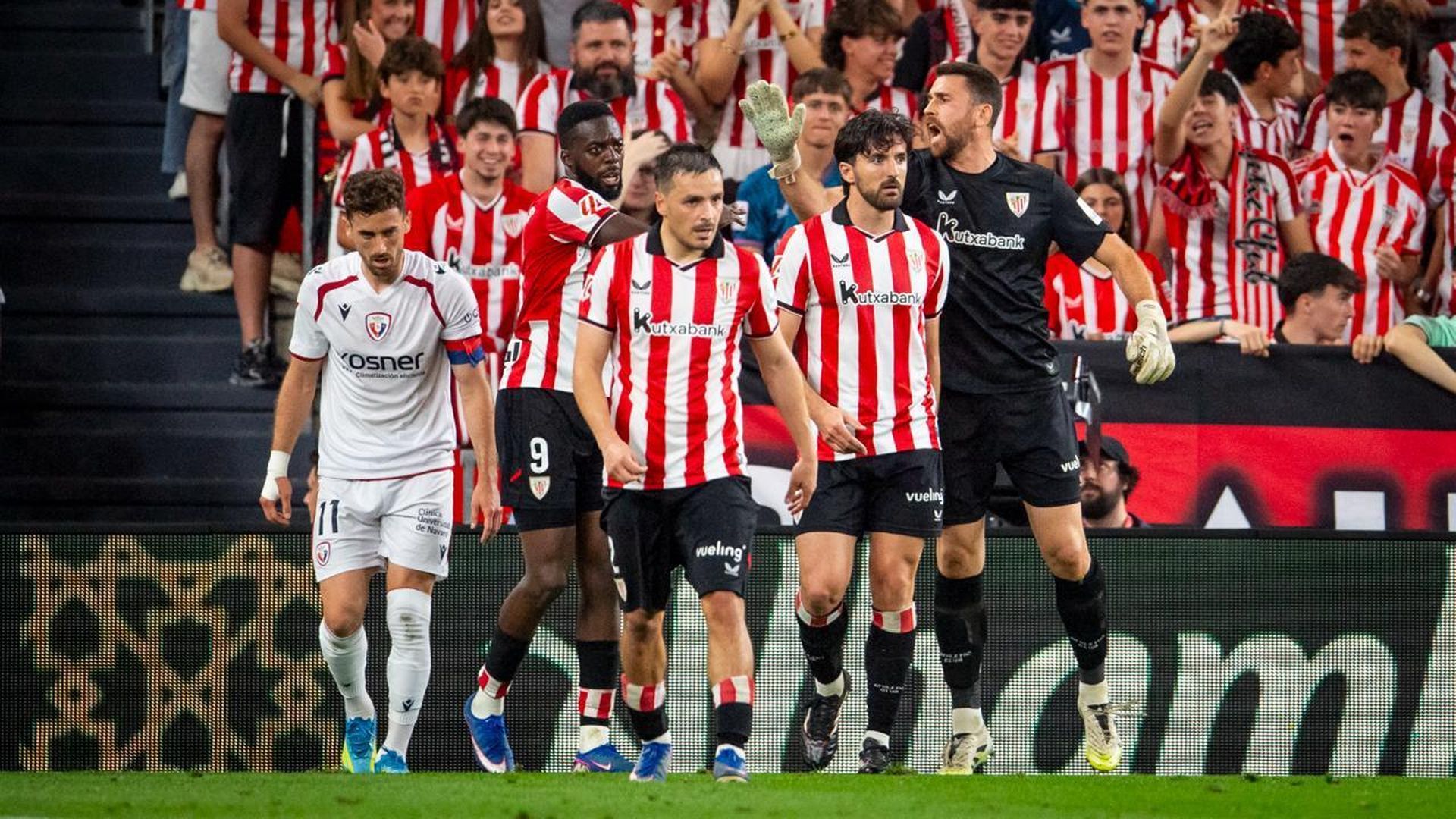 Unai Simón y la alegría de ganar un partido en equipo en San Mamés