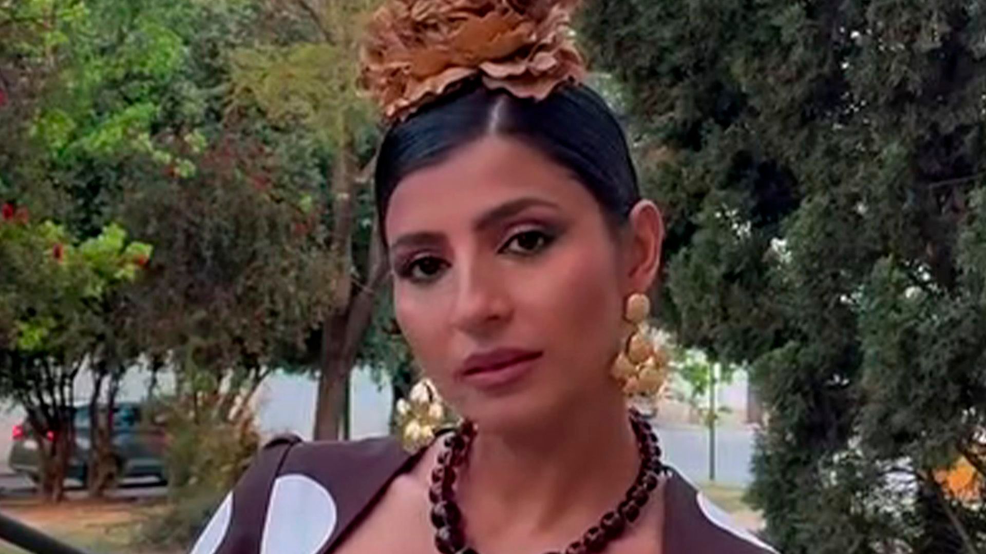 Aguasantas, embarazada de 4 meses, luce un espectacular vestido en la Feria de Abril en Sevilla