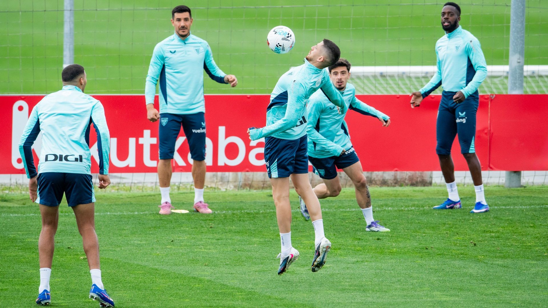 Control de Oihan Sancet en un entrenamiento en Lezama