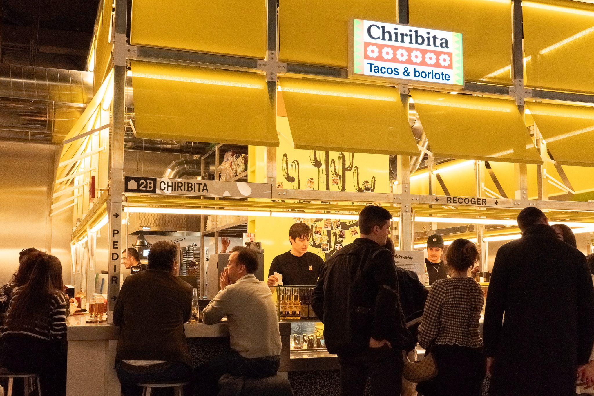 Su concurrida taquería de autor dentro del Bernabéu Market