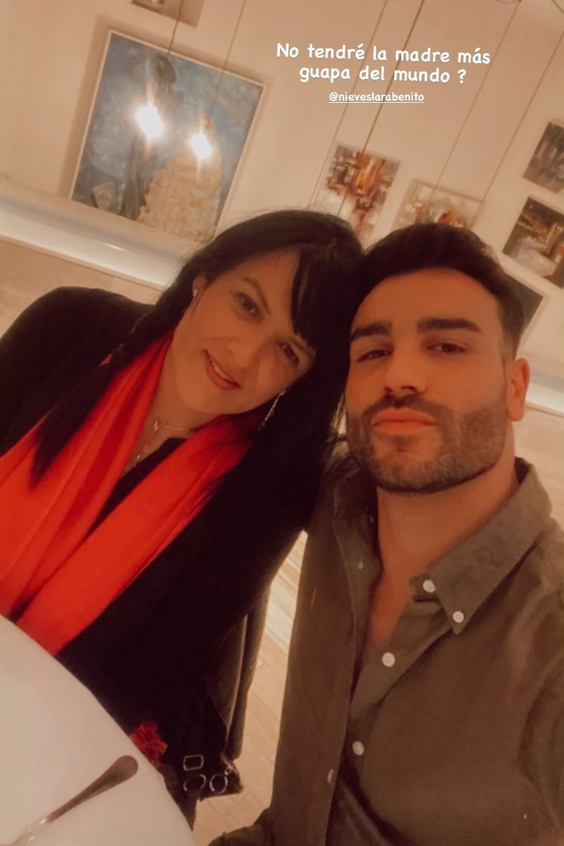 Gerard Arias, con su madre, Nieves, a la que está muy unido y que le defiende en plató