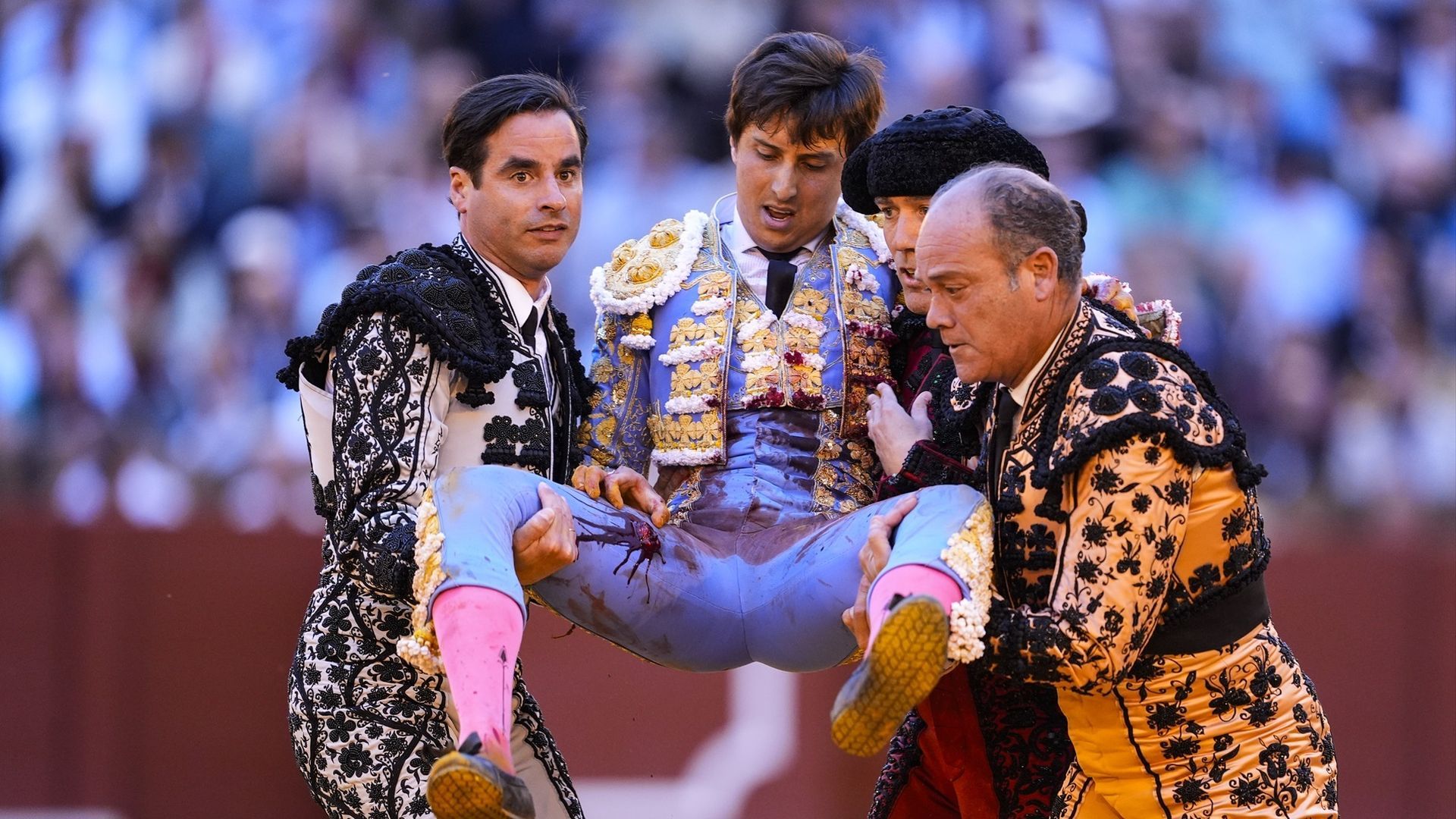 La complicada operación a Roca Rey: la cornada era "muy grave" y tenía trayectorias de 35 centímetros