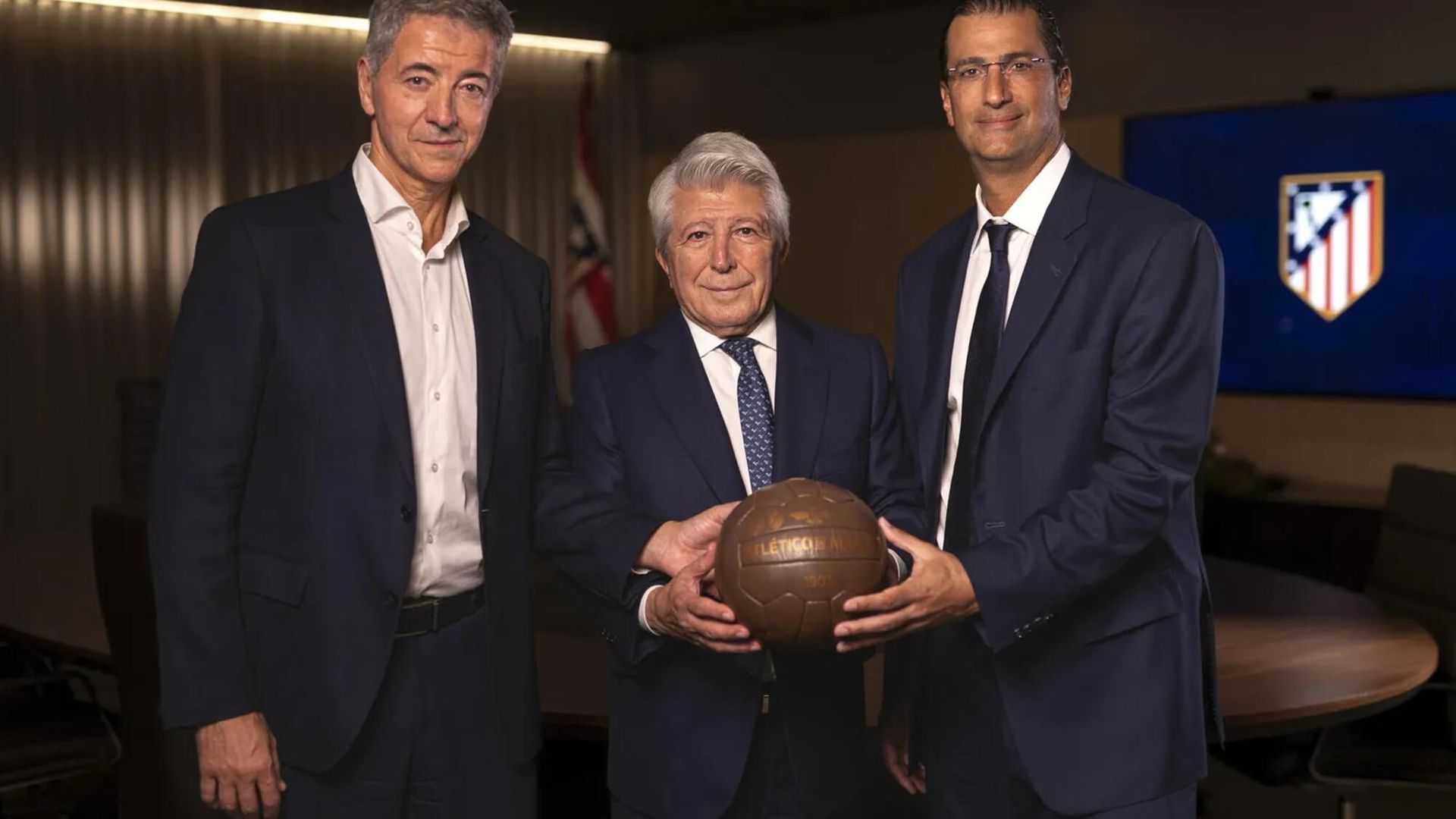 Miguel Ángel Gil Marín, Enrique Cerezo y miembro de Apollo Sports Capital
