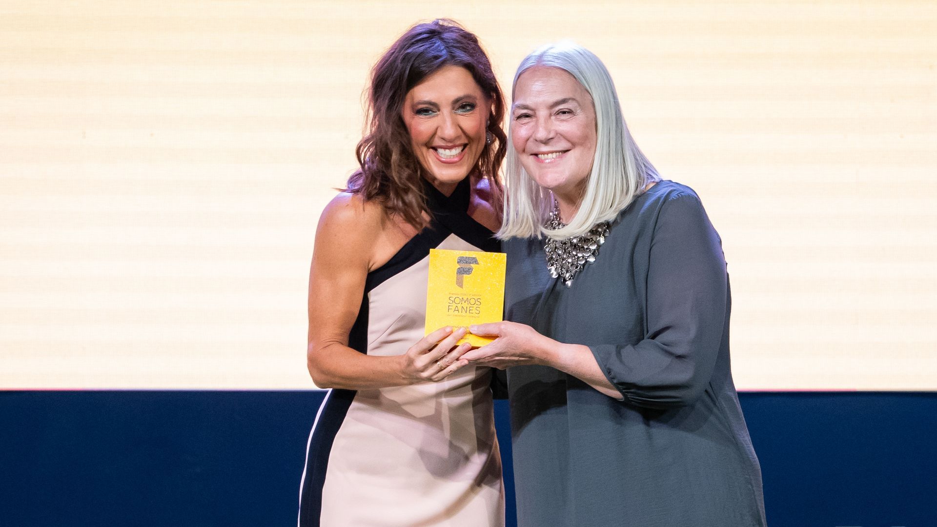 Premio Somos Fanes del Bienestar Integral  ‘12 Meses,12 Causas’