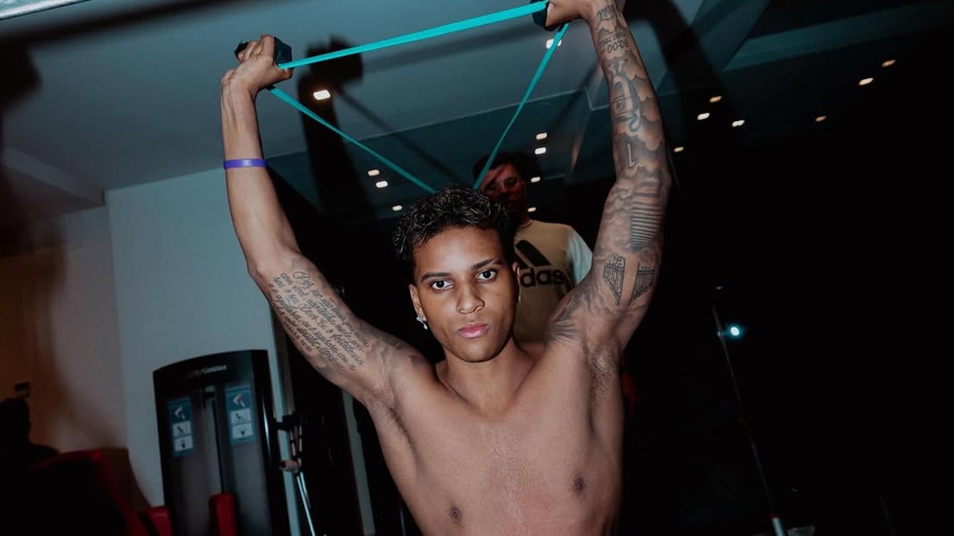 Rodrygo haciendo ejercicios de recuperación