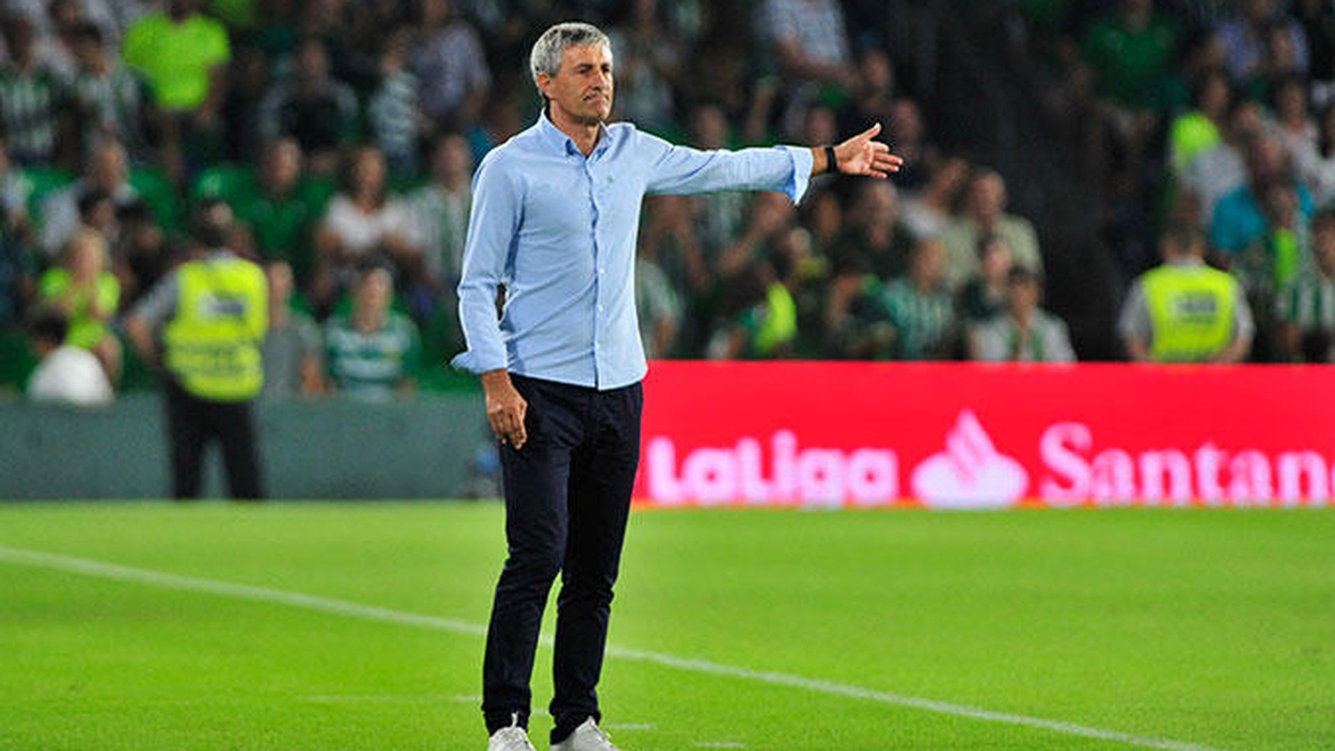 Quique Setién, durante un partido con el Betis.