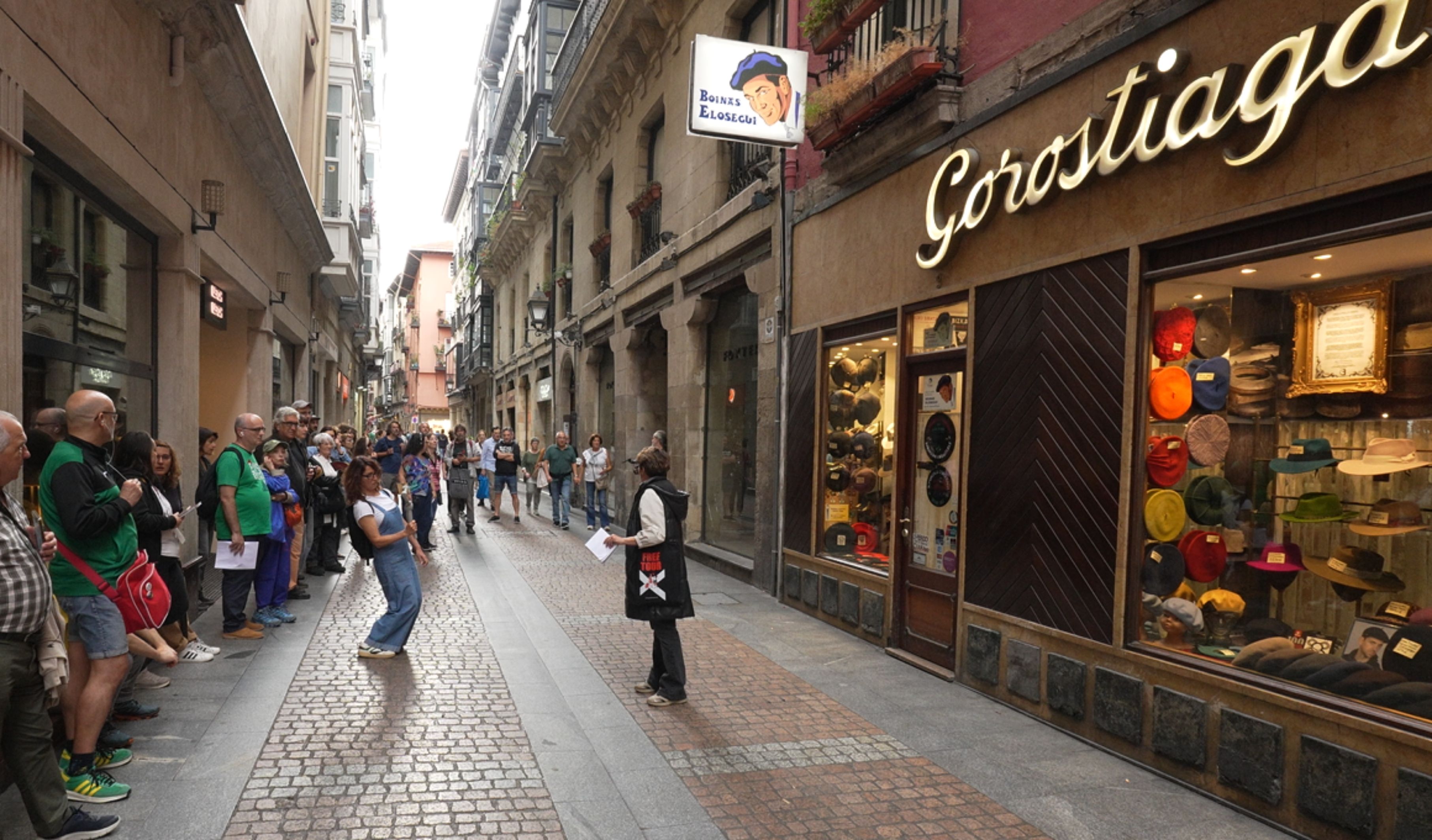 Un momento de la visita guiada reivindicativa