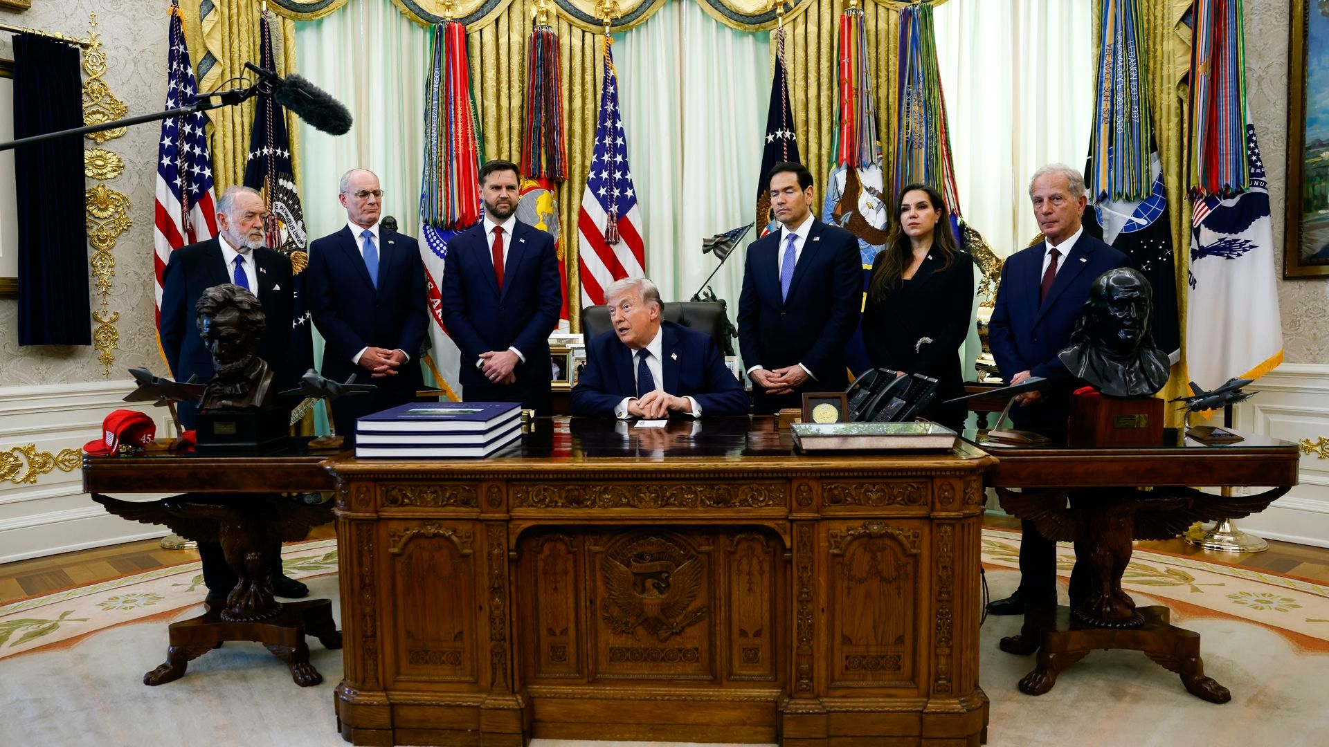 Donald Trump reunido con enviados libaneses e israelíes en la Casa Blanca