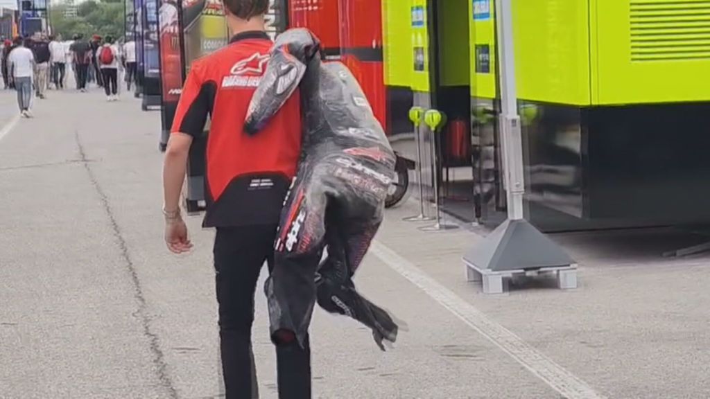 Las consecuencias de las caídas de Jorge Martín y Pecco Bagnaia: moto destrozada y mono hecho pedazos