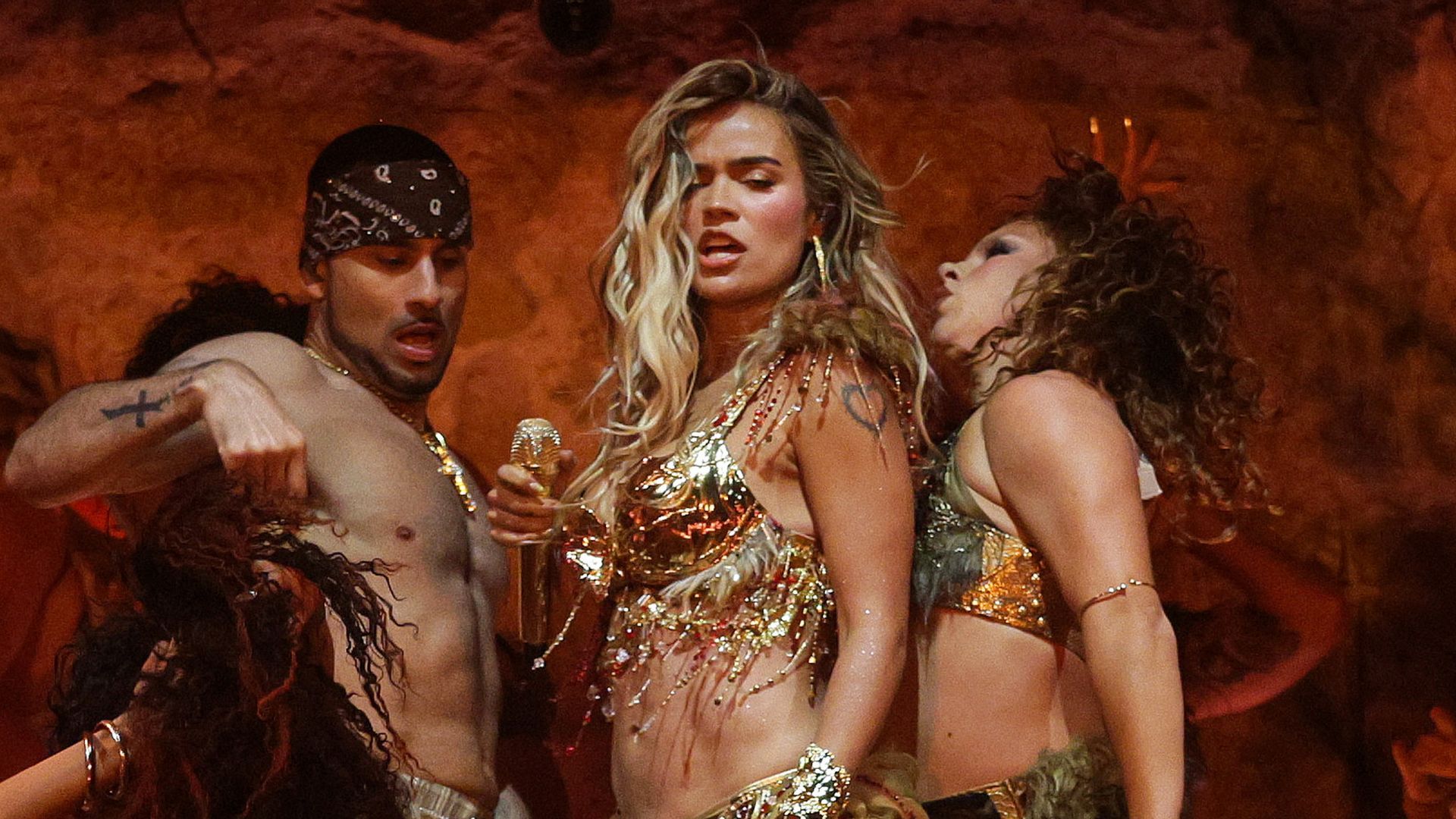 Karol G actuando en Coachella