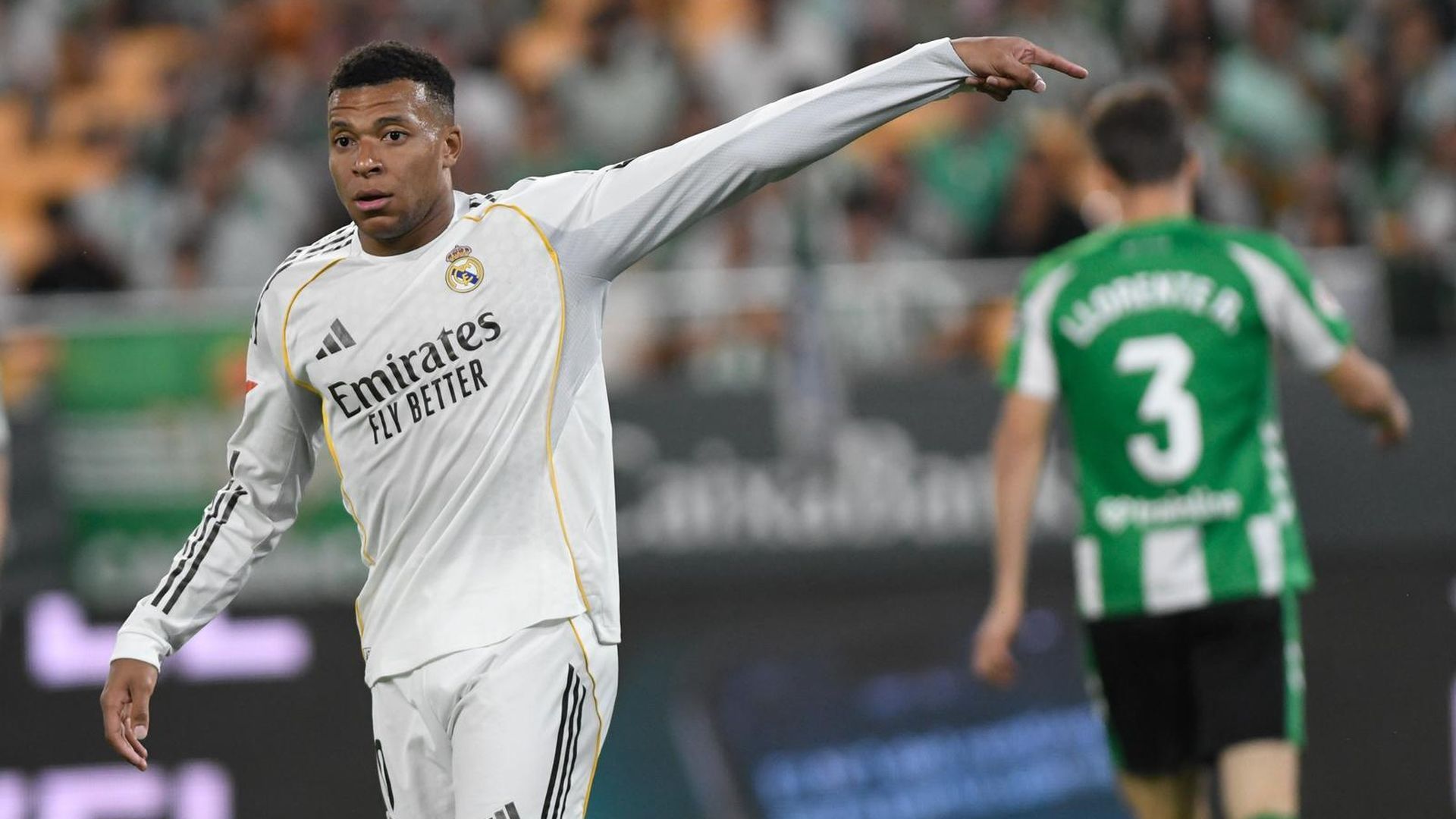 Kylian Mbappé da indicaciones en el Betis-Real Madrid