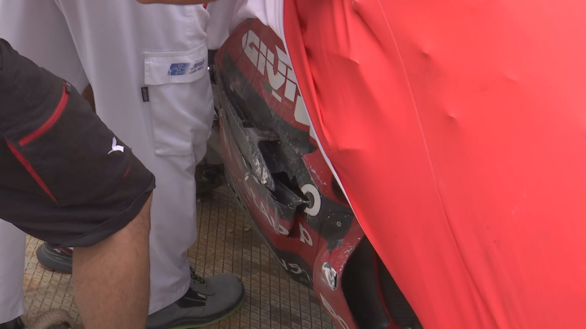 La moto de Bagnaia destrozada