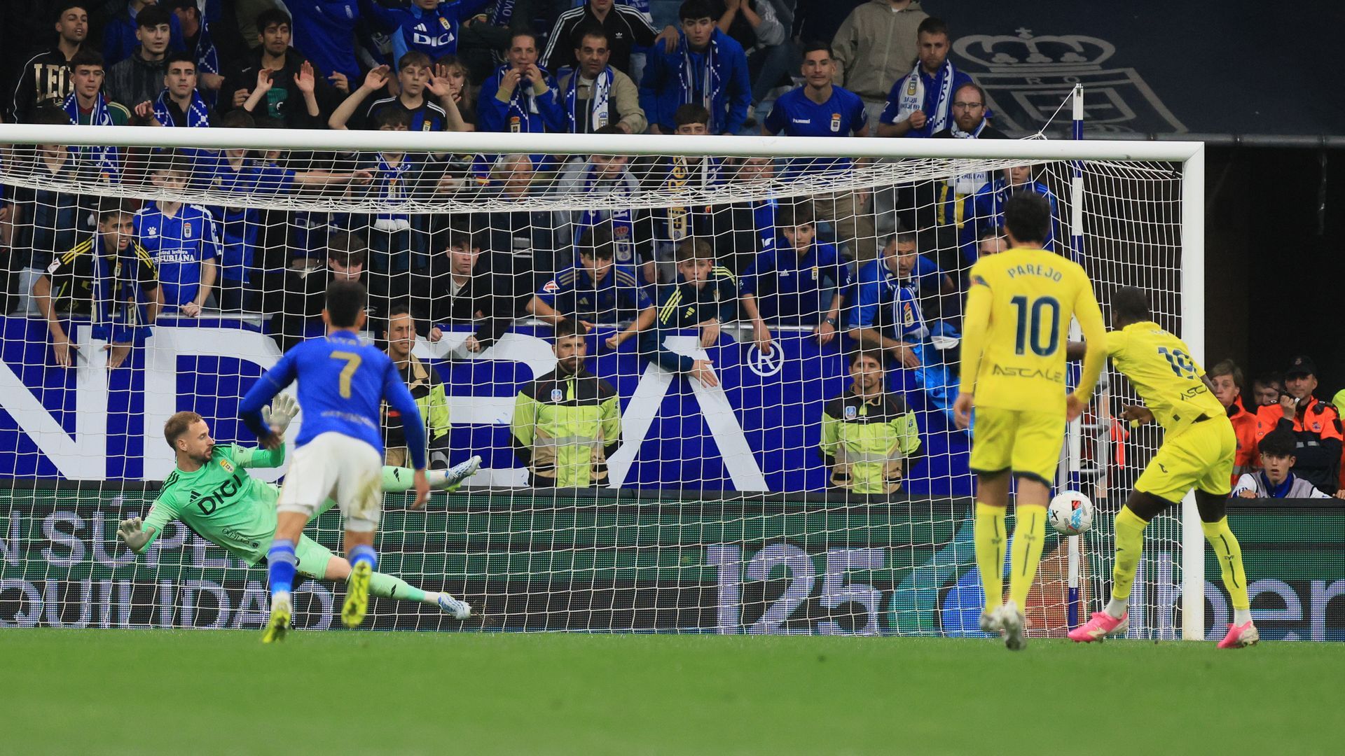 Lanzamiento del penalti repetido