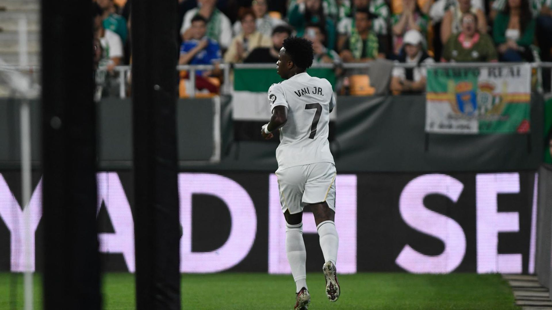 Vinicius celebra el 0-1 en el Betis-Real Madrid