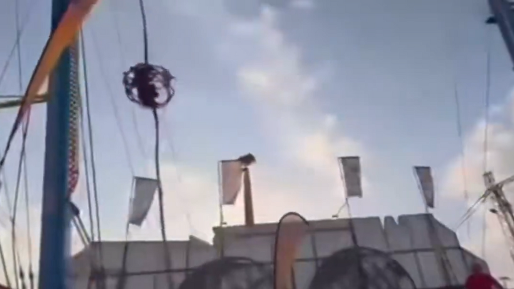Cuatro heridos tras la rotura de una atracción en la Feria de Sevilla: dos niños se quedaron suspendidos en el aire