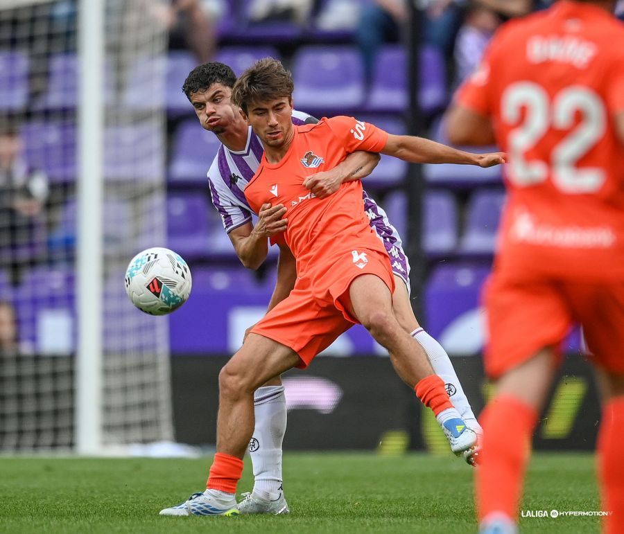 David Torres pugan ante el Sanse