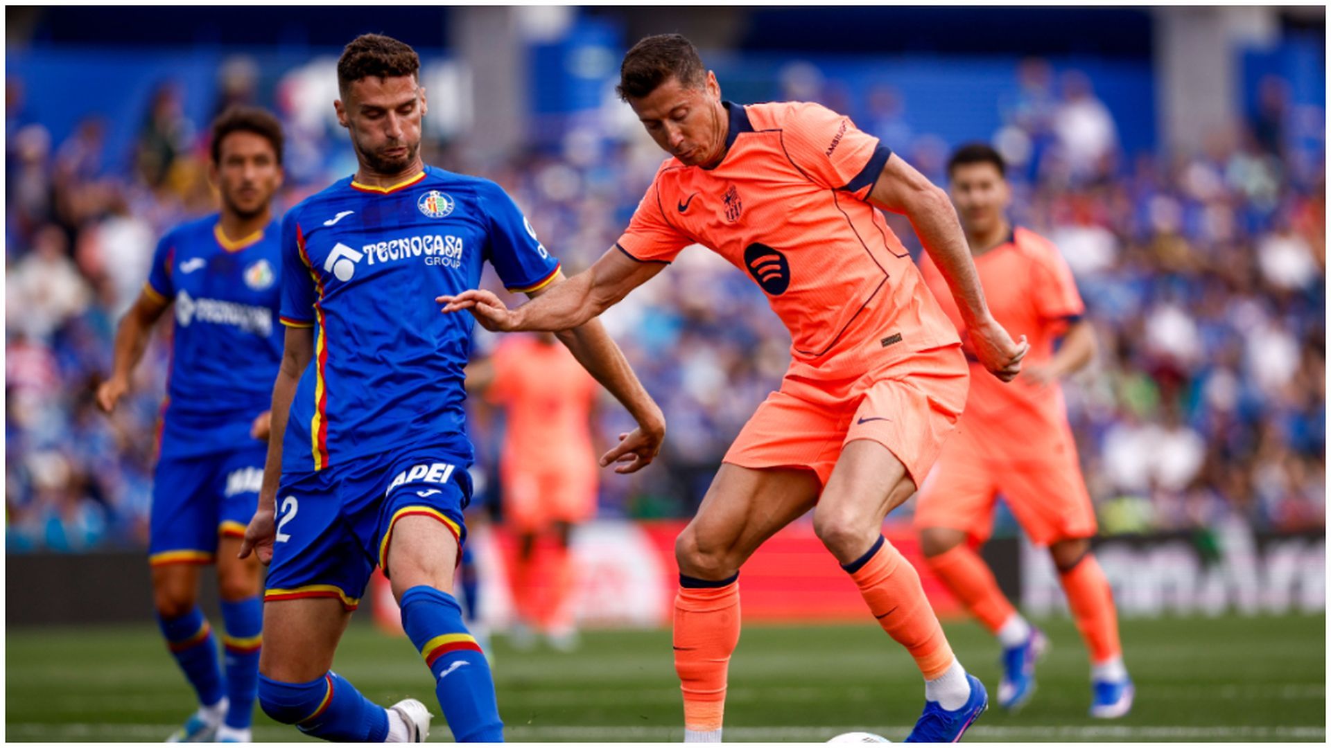 Domingos Duarte y Robert Lewandowski, en el Getafe - FC Barcelona