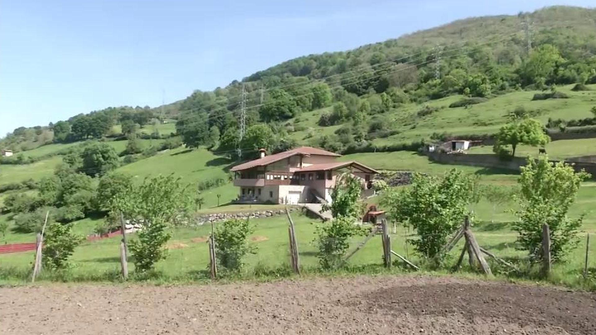 El matrimonio tiroteado en su casa en Lena tenía problemas económicos: su casa salió a subasta hace dos días