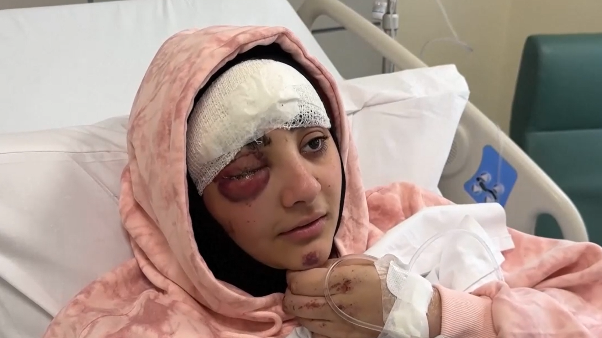 La periodista Zeinab Faraj recuerda la muerte de su compañera Amal Khalil tras el ataque de Israel en el Líbano: "Todavía puedo oír su corazón"