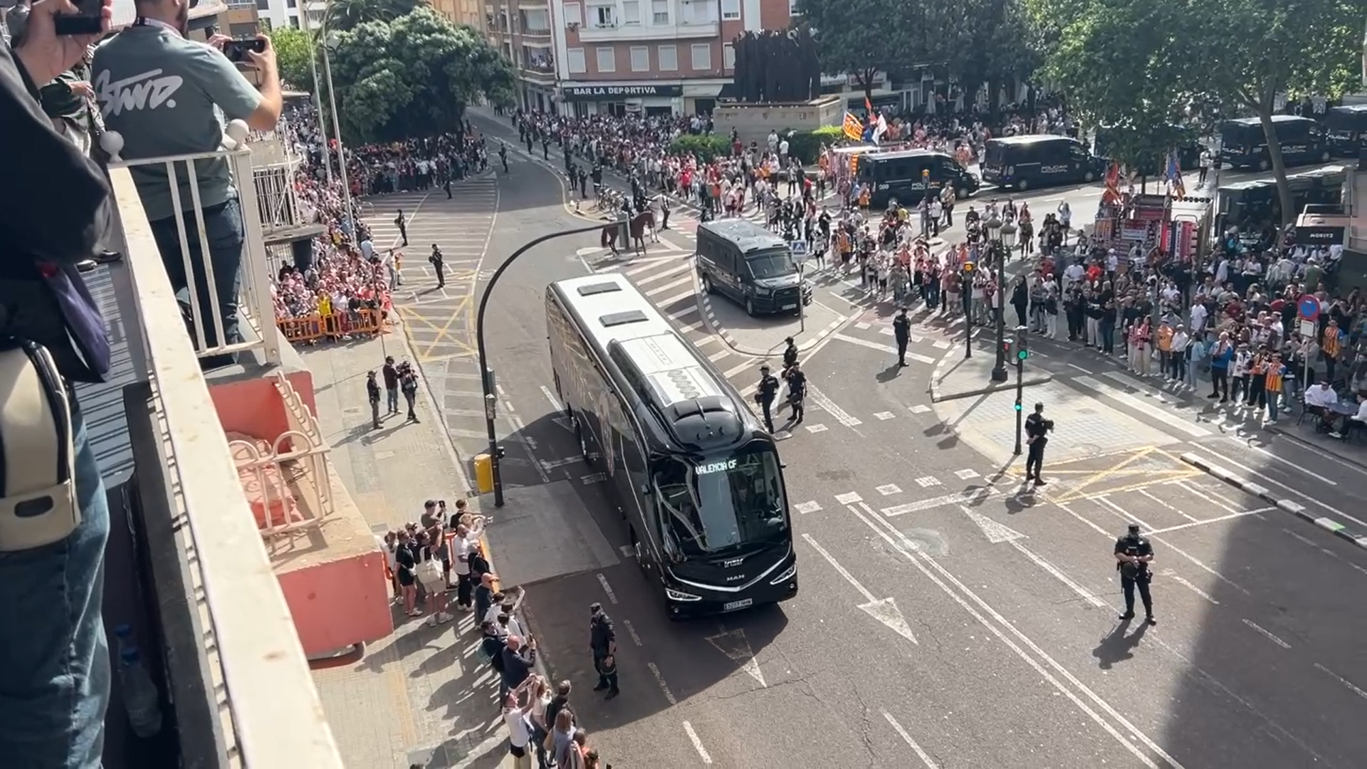 Llegada del Valencia a Mestalla ante el Girona