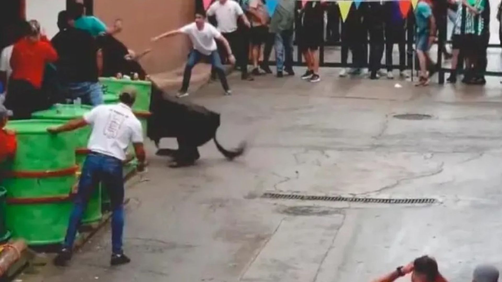 Momento de la cogida de Santiago Barrero San Román