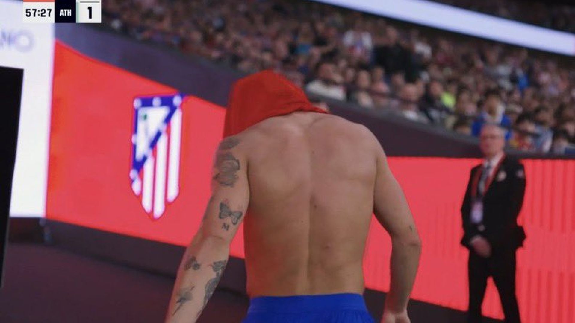 Pablo Barrios se lamenta tras su lesión en el Atlético-Athletic