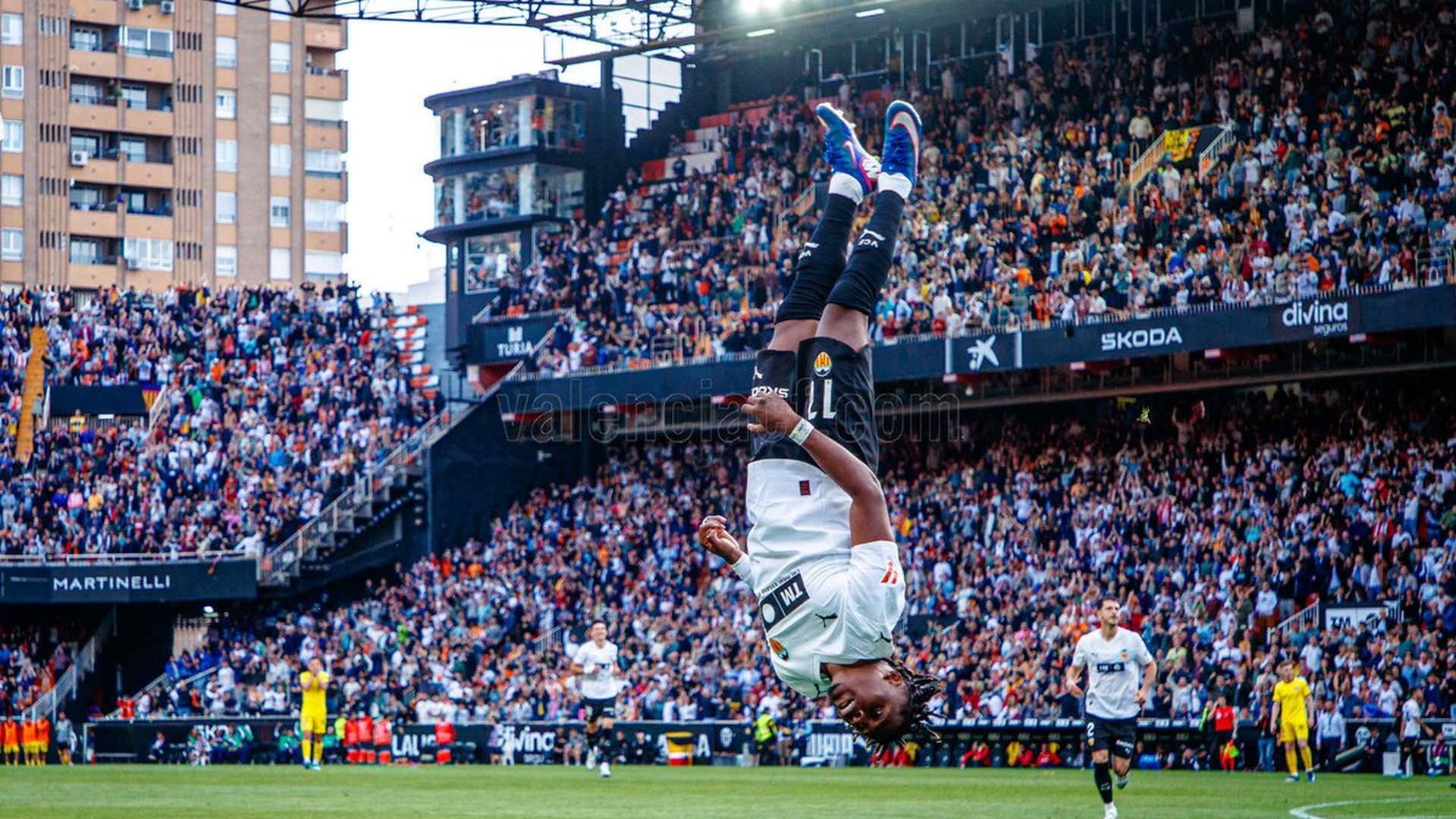 Ramazani celebra su gol ante el Girona