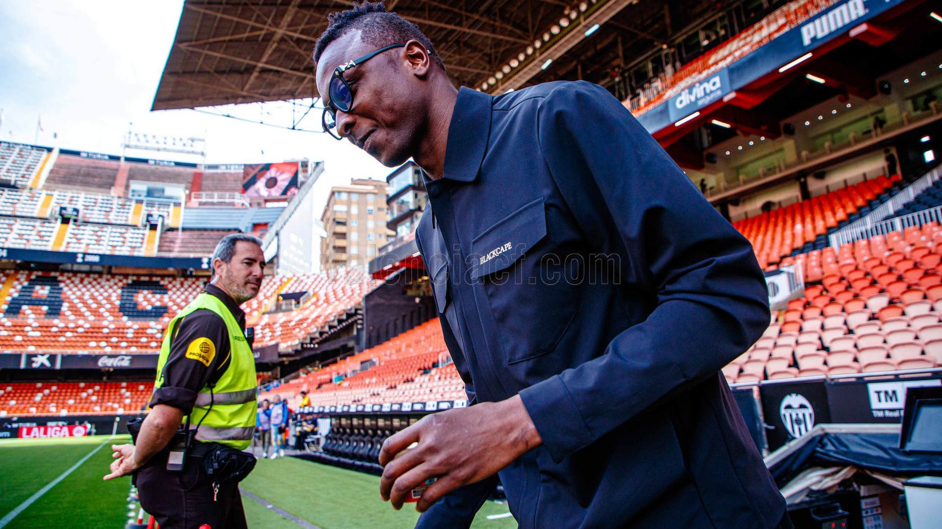 Sadiq saliendo a Mestalla