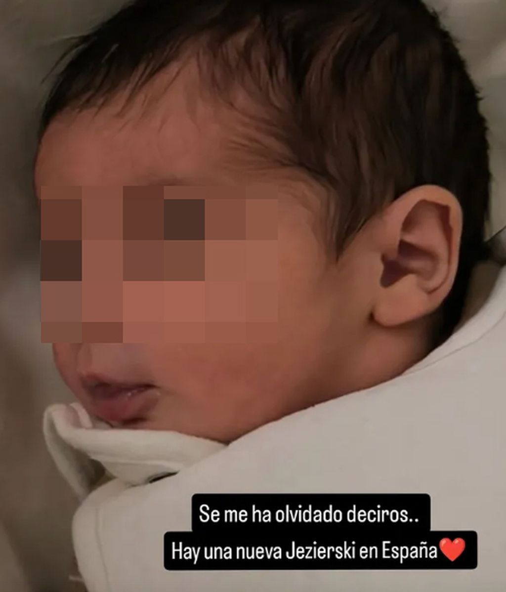 Adam publica una foto de su hija