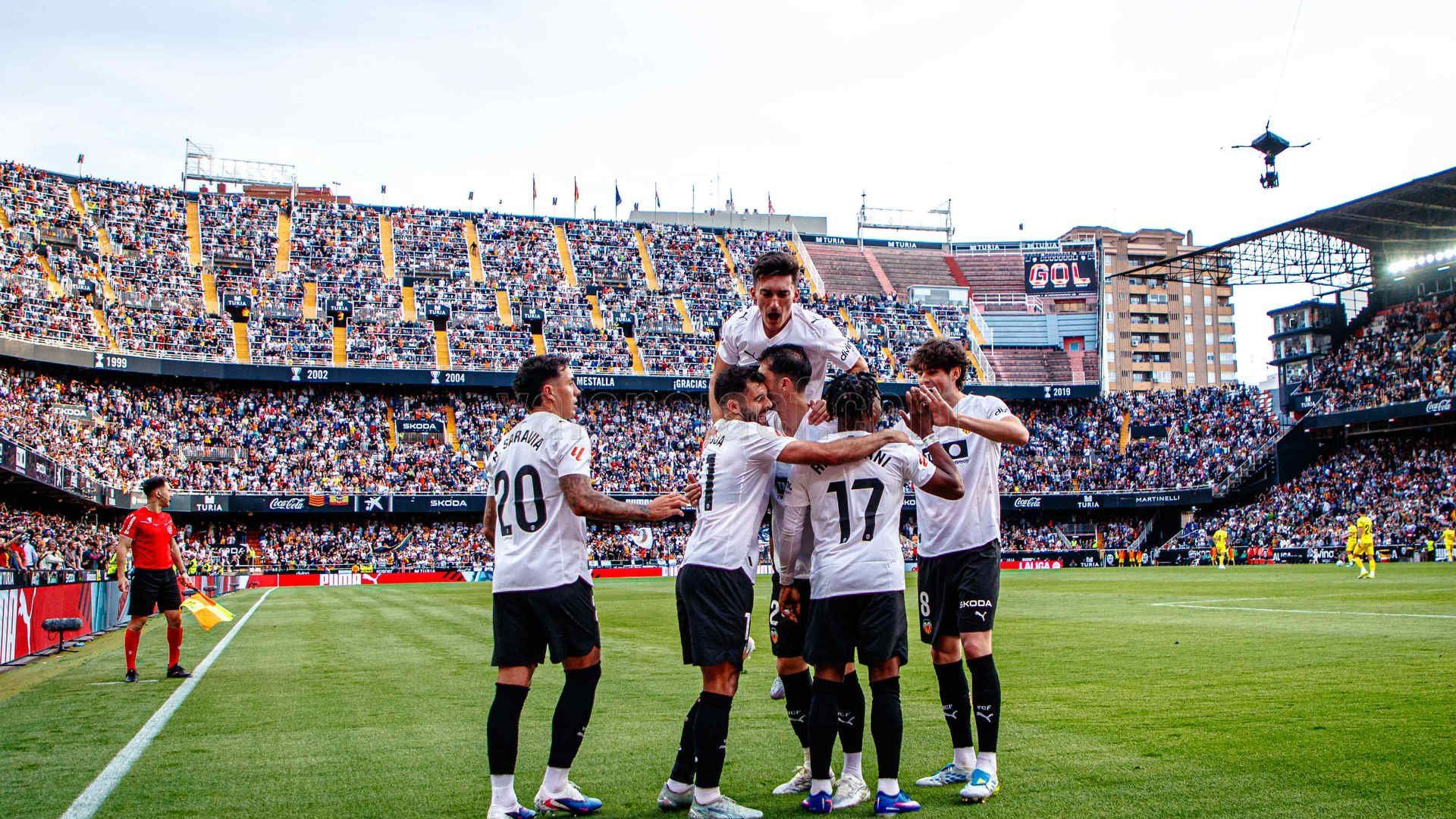 Alegría de gol del Valencia CF ante el Girona