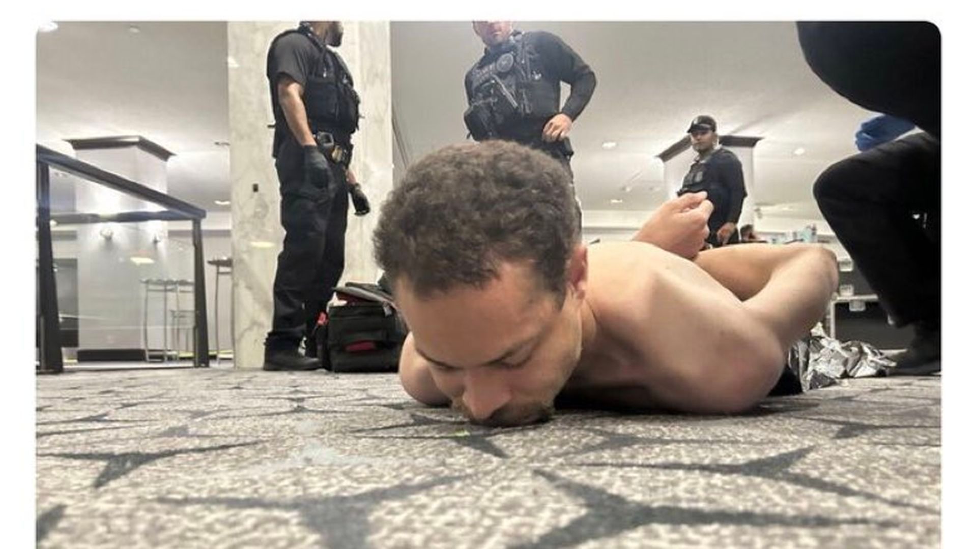 Donald Trump, evacuado de la Cena de Corresponsales tras un tiroteo: el atacante ha sido detenido