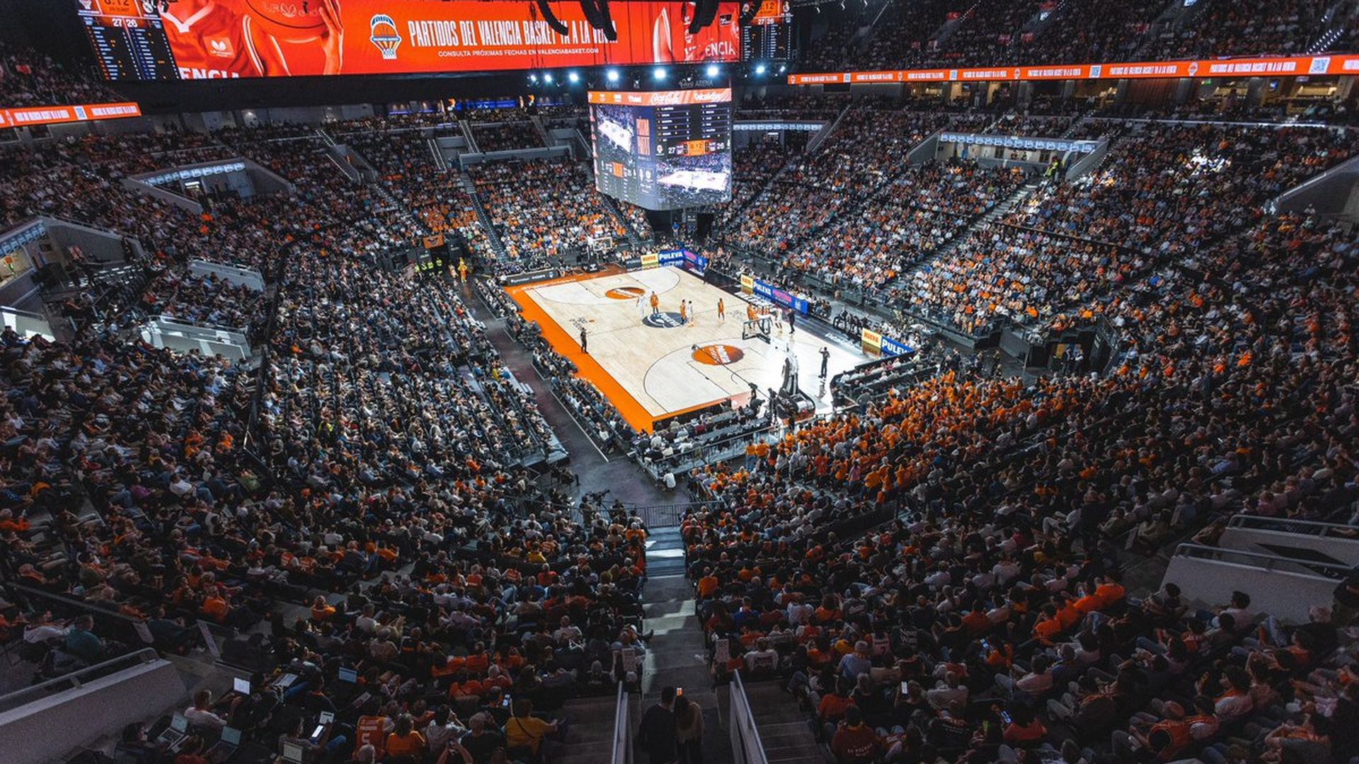El Real Madrid llena el Roig Arena y pasa por encima del Valencia Basket (82-96)