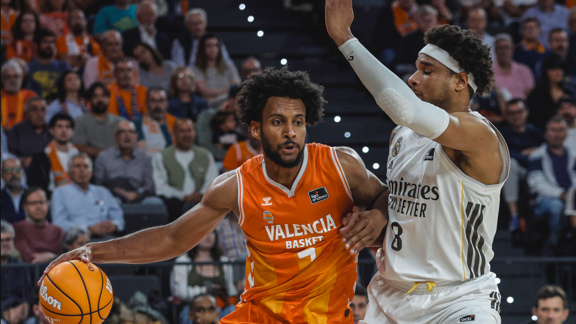 El Real Madrid llena el Roig Arena y pasa por encima del Valencia Basket (82-96)