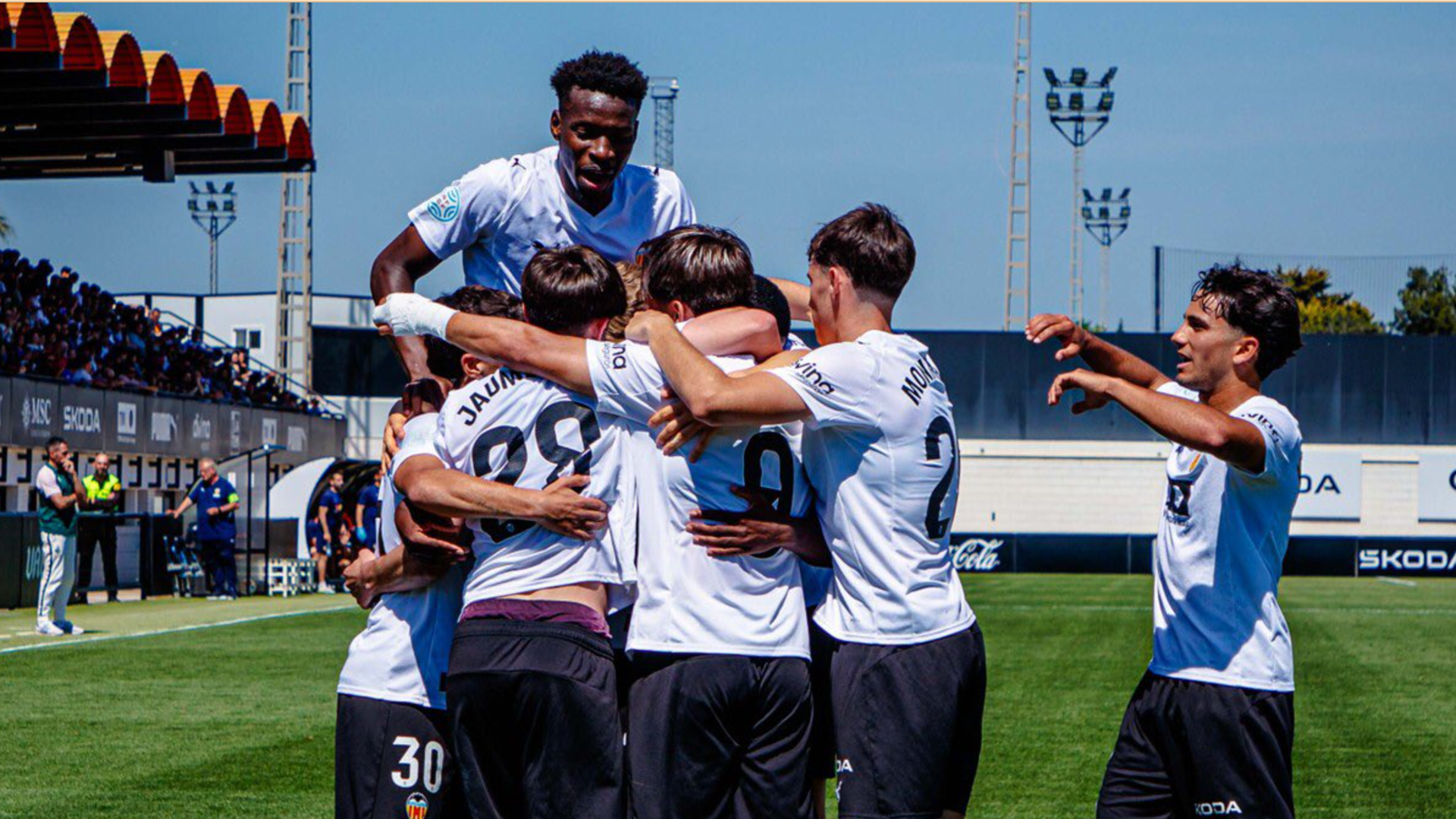 El VCF Mestalla logra la permanencia tras ganar al Espanyol B: Mario Domínguez volvió a marcar