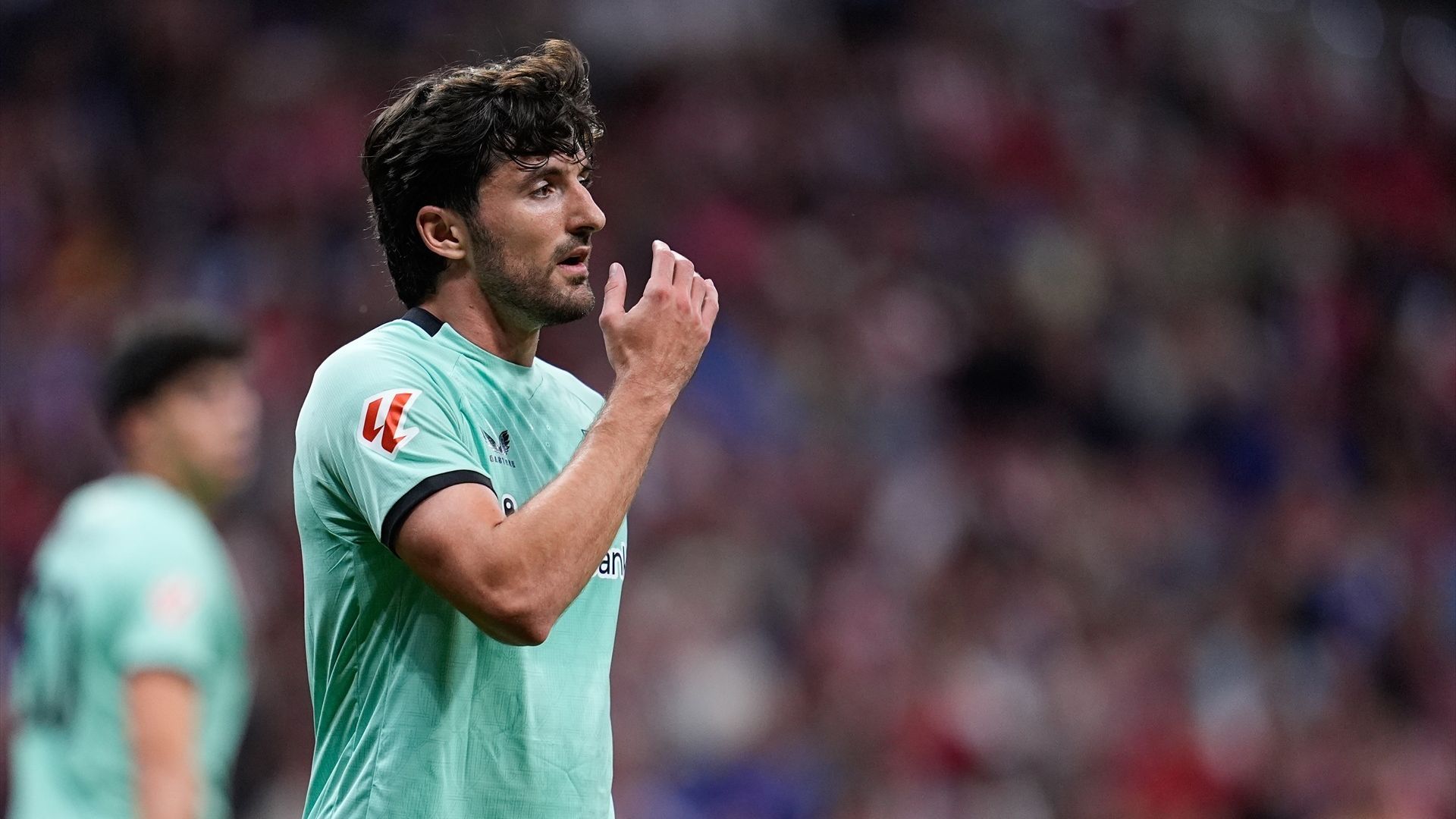 Gesto de Daniel Vivian ante el Atlético en el Metropolitano