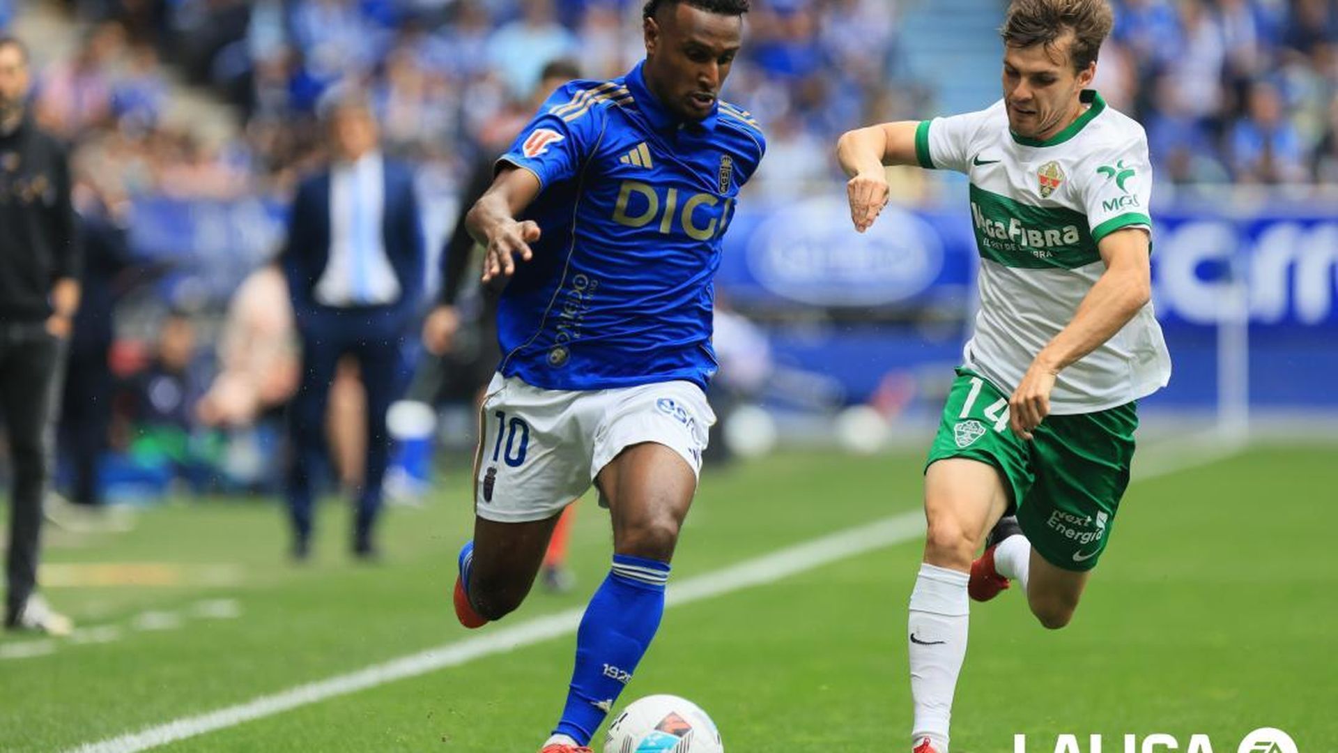 Hassan, en una jugada del Oviedo-Elche