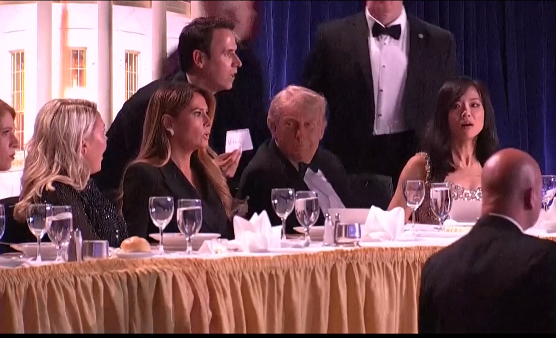 Así fue la reacción de Melania Trump ante el intento de atentado en la Cena de Corresponsales: de su sorpresa a la huida