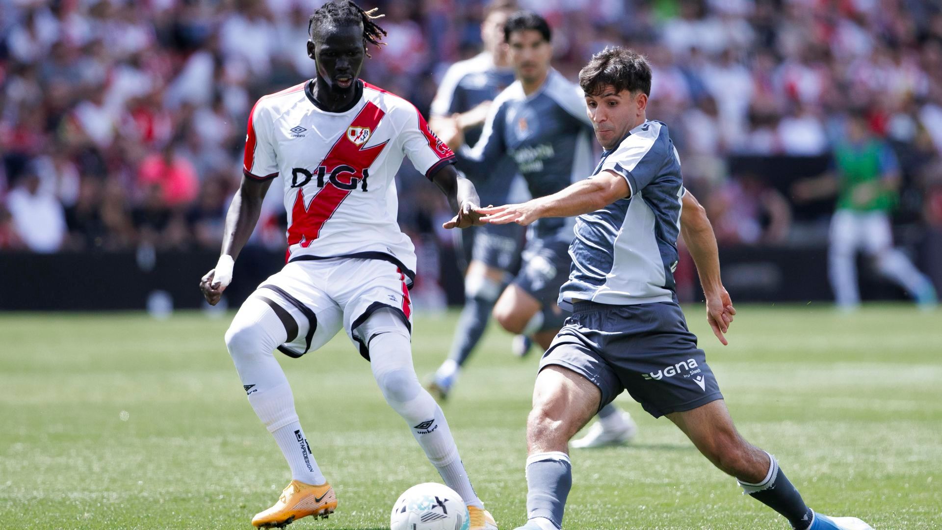 Lance del Rayo-Real Sociedad en Vallecas.