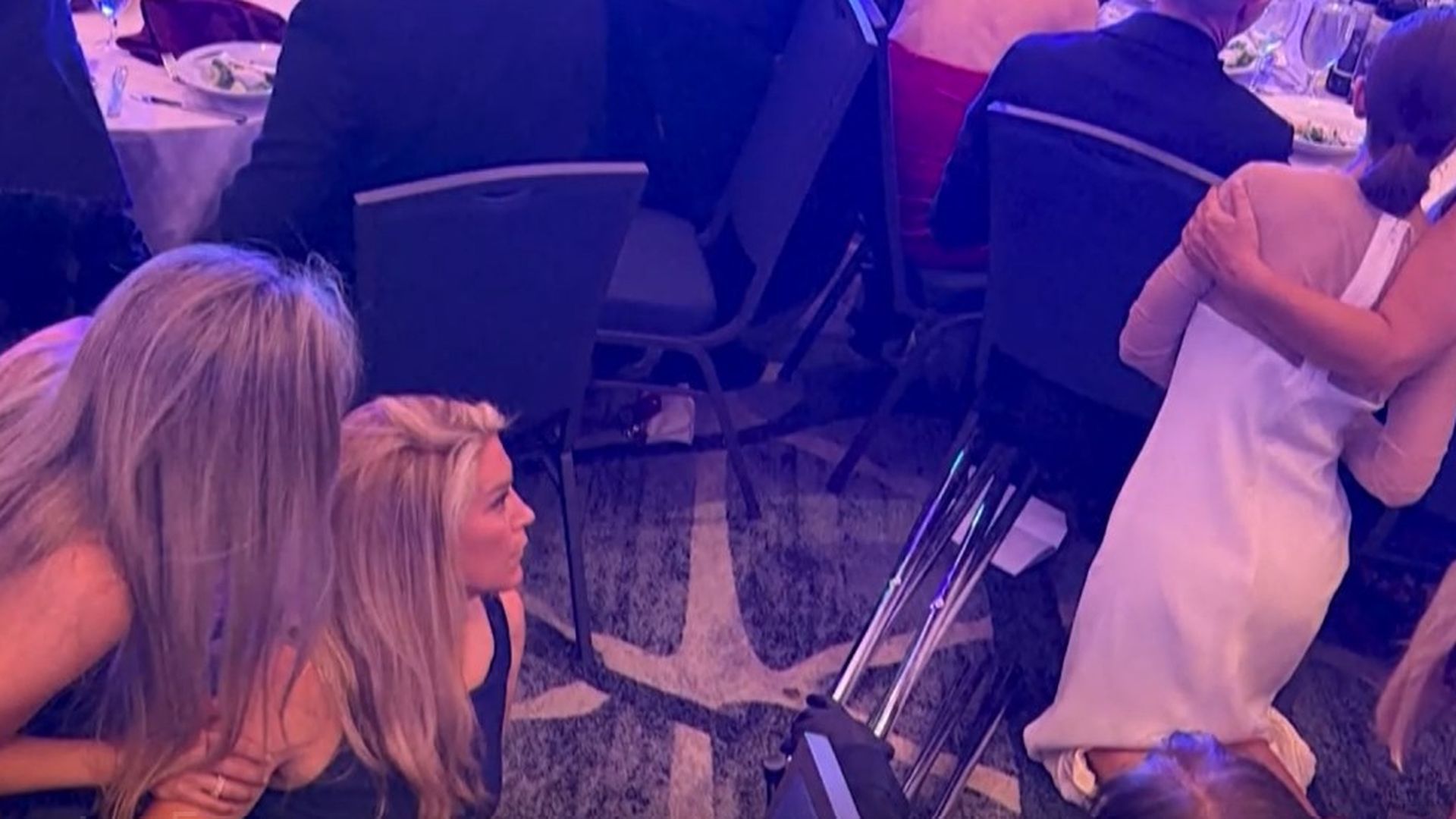 Los momentos surrealistas del ataque de la Asociación de Corresponsales: 'premoniciones' del tiroteo y robos de botellas de alcohol