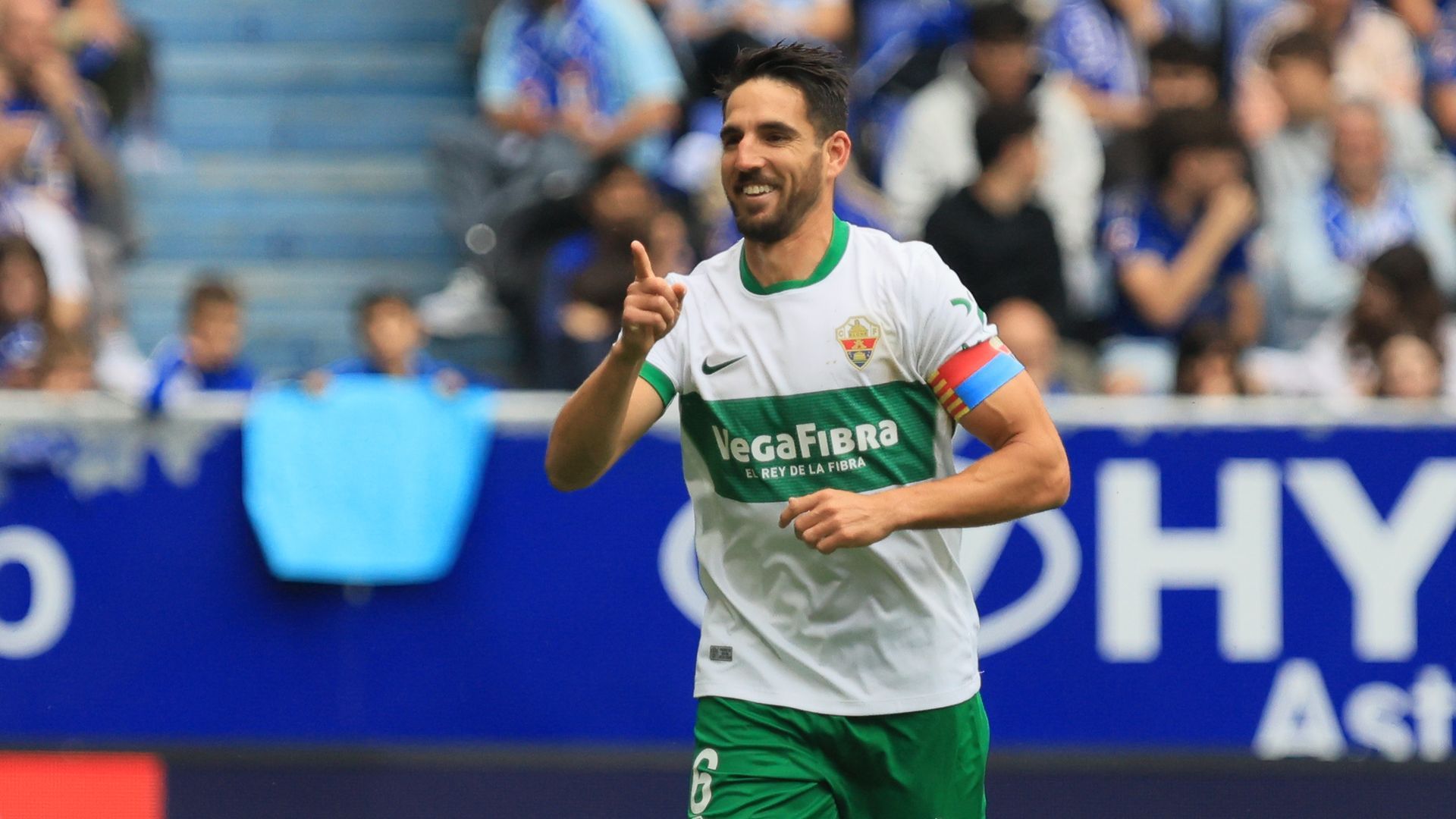 Pedro Bigas celebra su golazo en el Oviedo-Elche