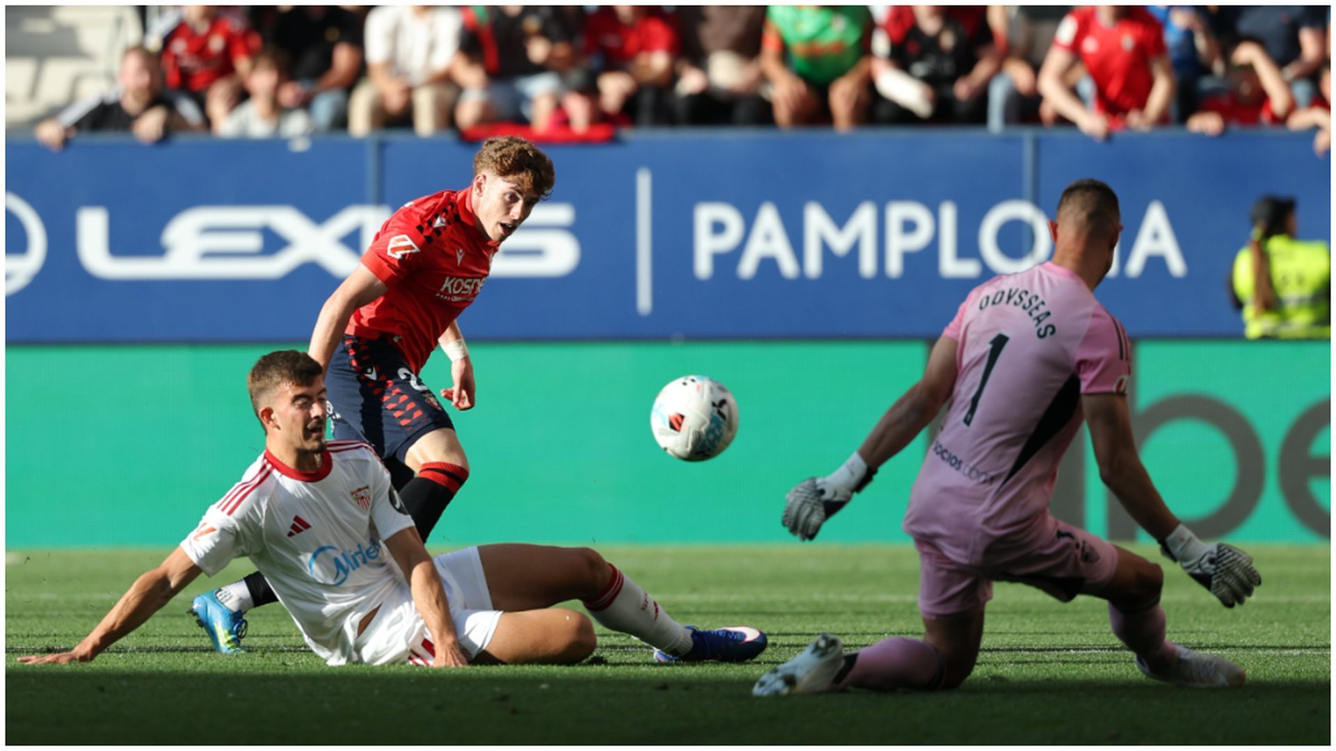 Una ocasión de Víctor Muñoz en el Osasuna - Sevilla