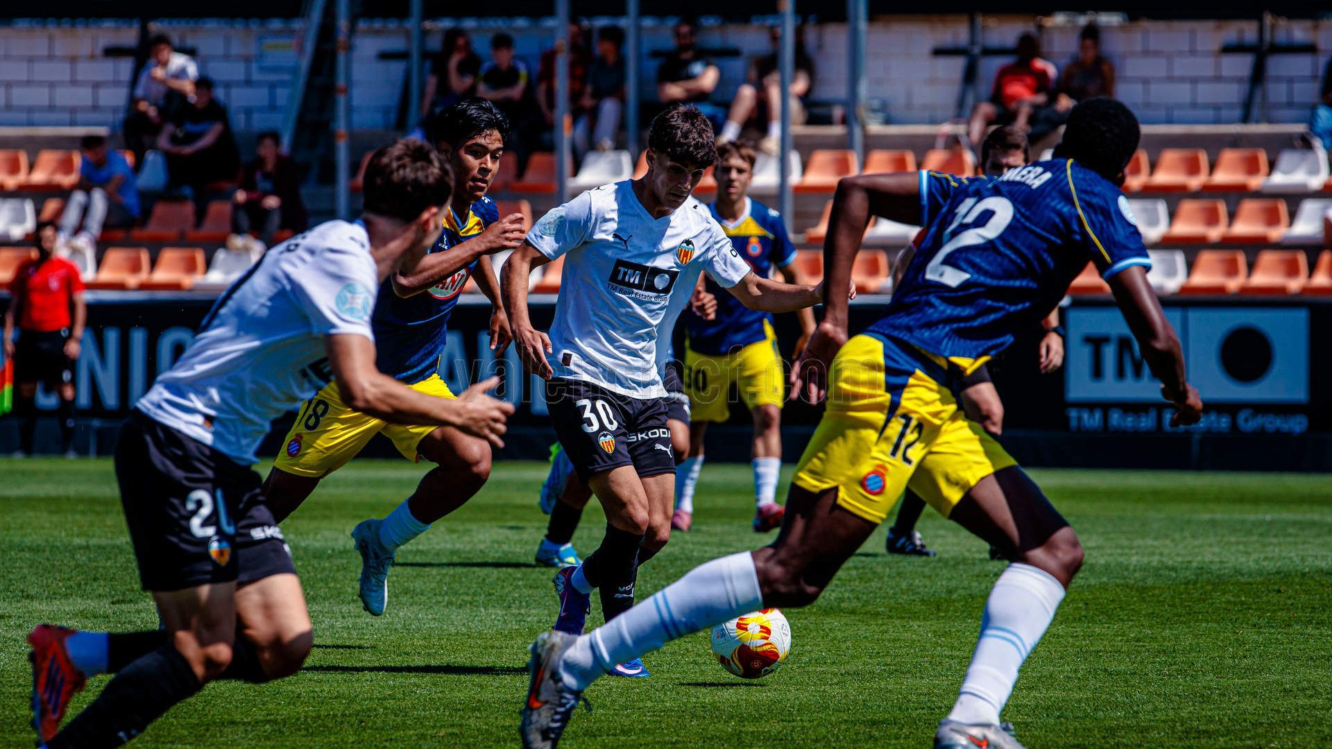 Víctor Junior con el VCF Mestalla