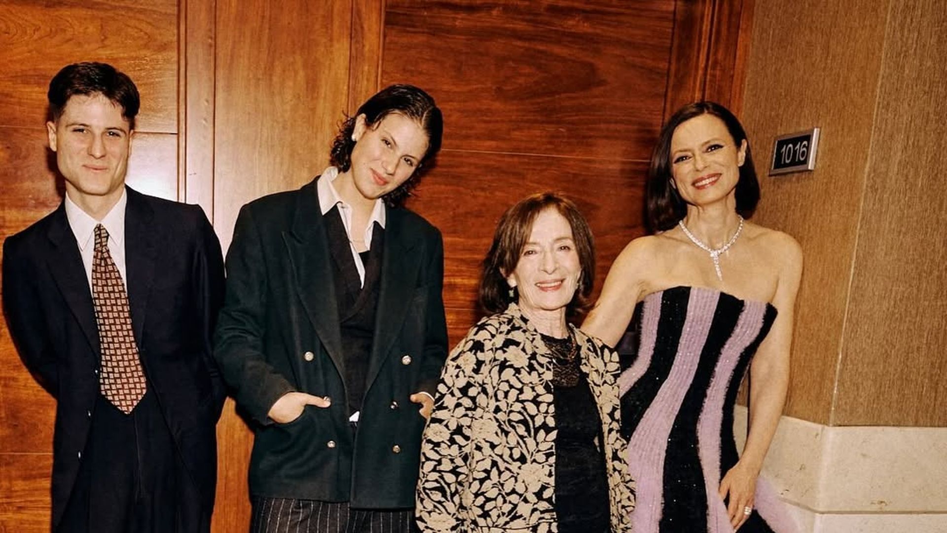 Aitana, junto a su madre, en la gala de los Goya de 2025