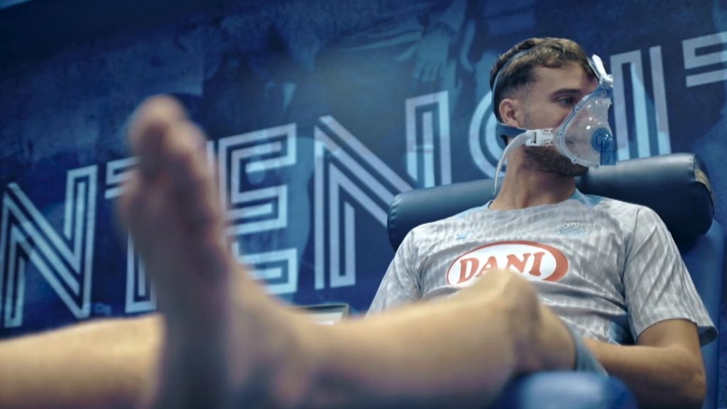 Javi Puado, capitán del Espanyol, habla sobre la máquina que "frena el envejecimiento" y si cree en su efectividad: Así la utiliza en su rehabilitación