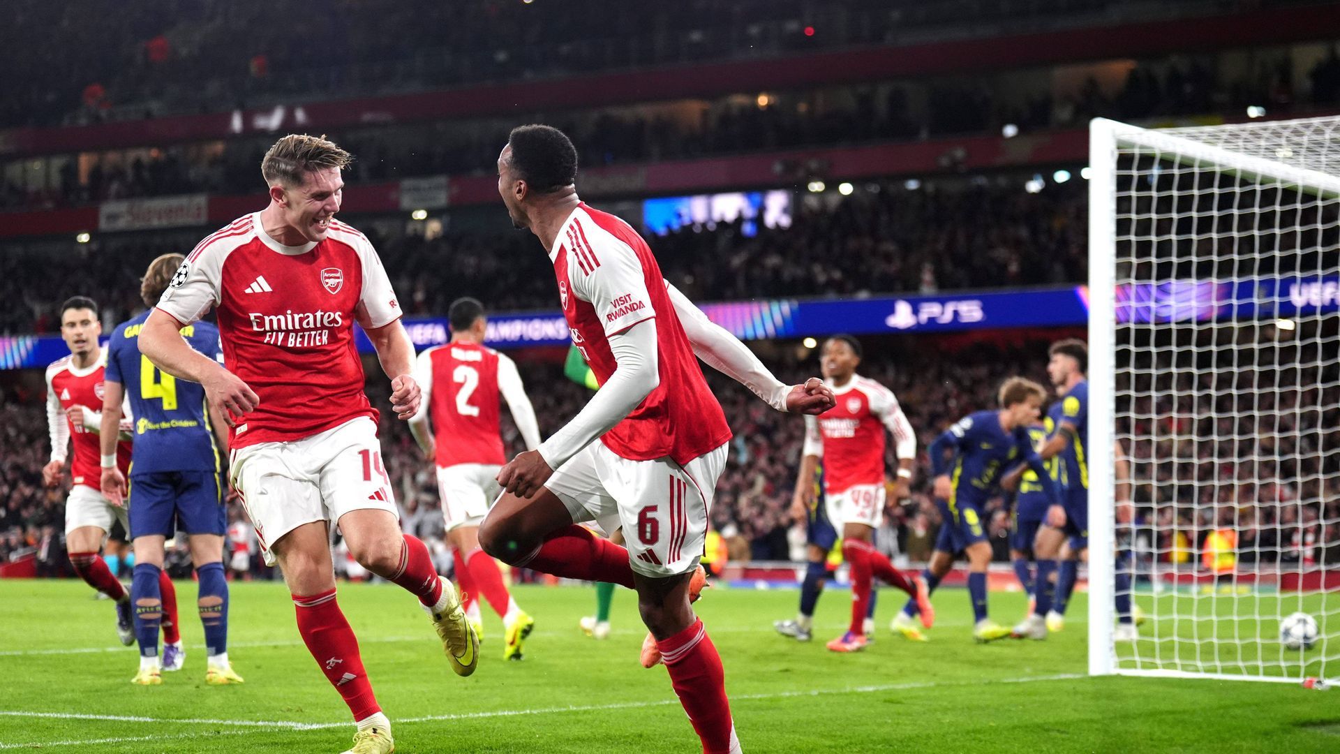 El Arsenal celebrando ante el Atlético