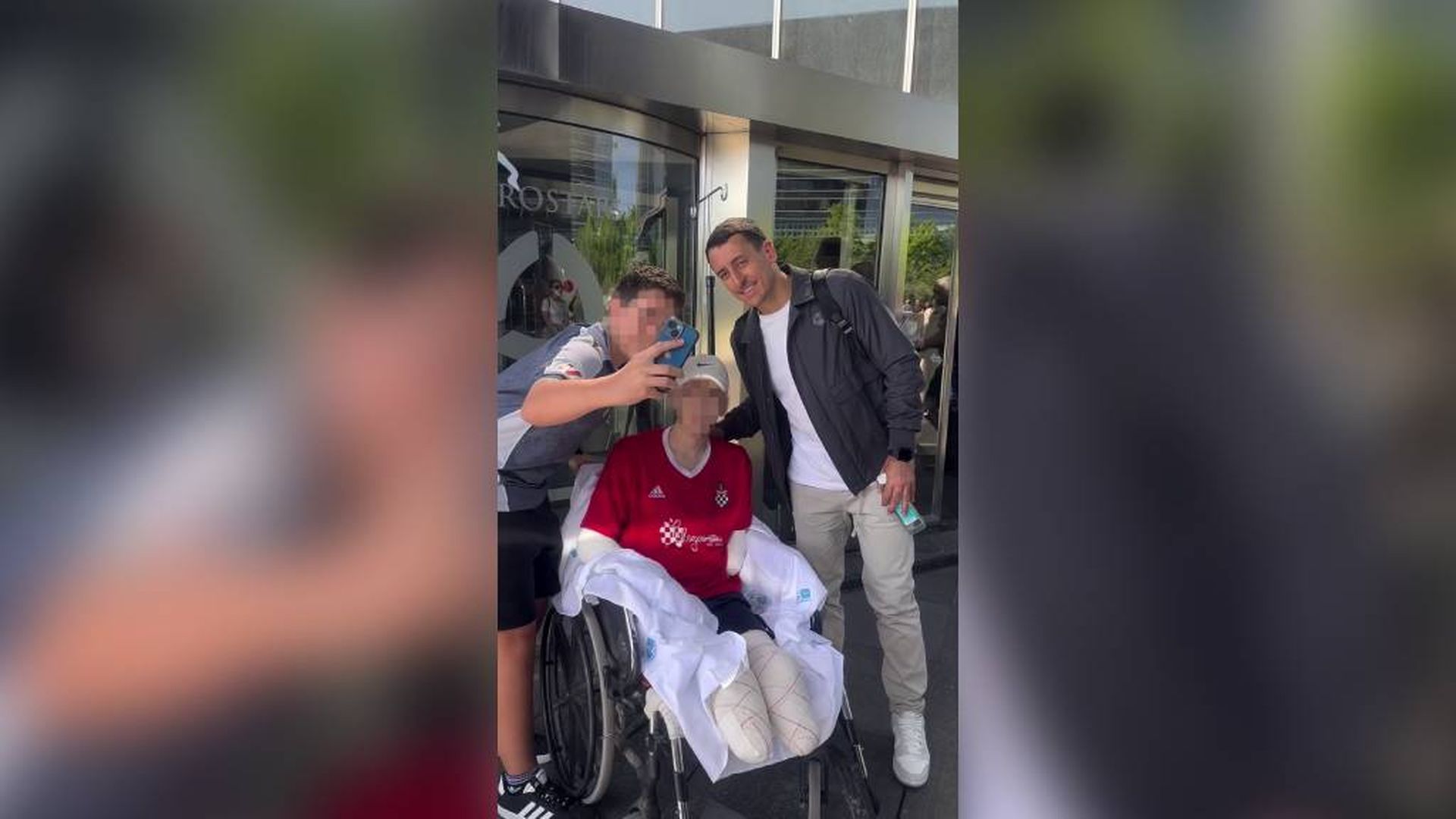 El gesto de los jugadores de la Real Sociedad con Gorka, joven que sufrió una sepsis meningocócica: “Tu fuerza es nuestra energía”